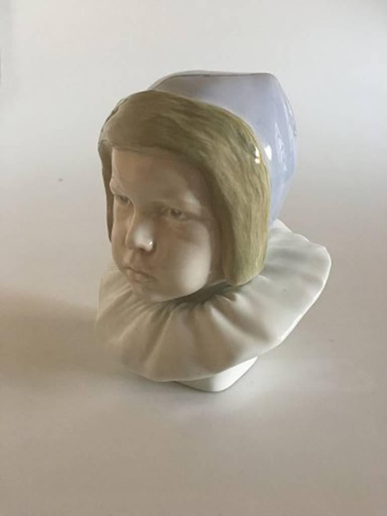 Bing & Grondahl Art Nouveau figurine moud #1604. Measures 16cm and is in perfect condition.