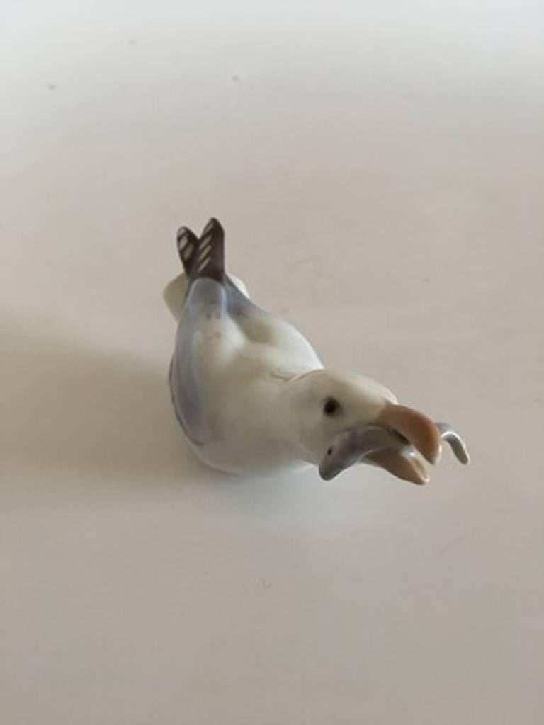 Bing & Grondahl figurine seagull with fish #1808. Measures 5cm x 14cm and is in good condition.