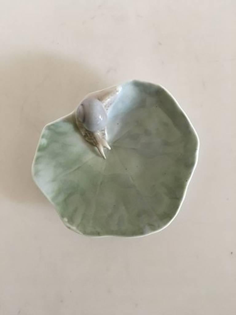 Royal Copenhagen Art Nouveau leaf dish with snail no. 6/2478. 1st quality. In fine condition. Measures: 10 cm diameter.