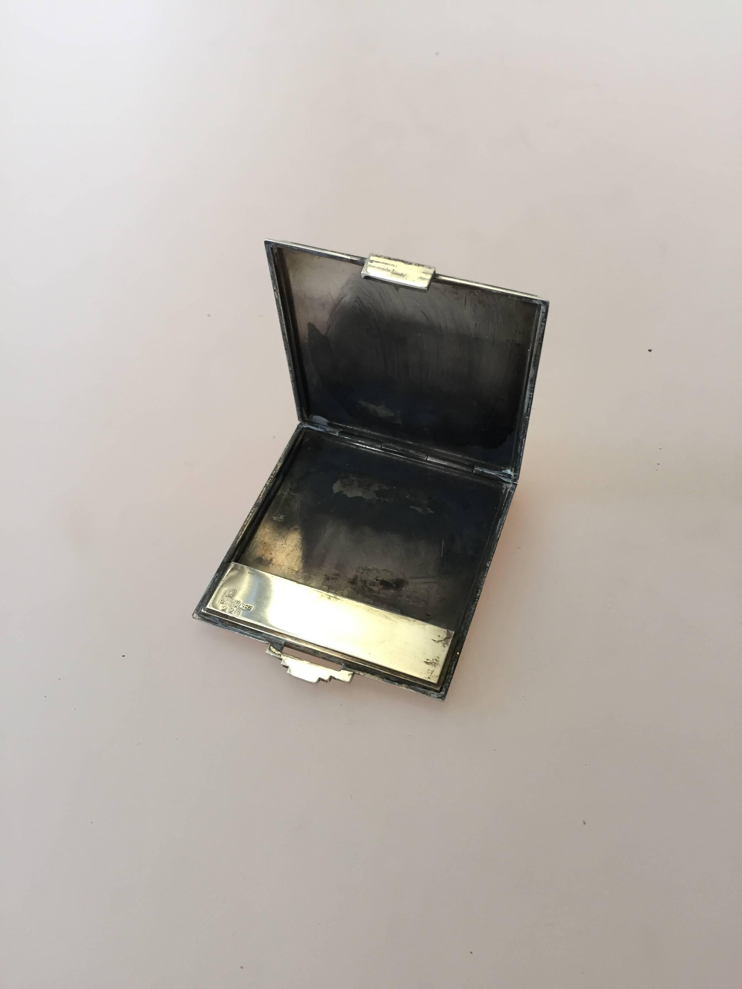 Georg Jensen sterling silver matchstick holder. The case is from 1933-1944 and can also be used as an elegant card holder. It is in good condition and measures 5.7 cm x 6.5 cm. 

Georg Jensen (1866-1935) opened his small silver atelier in