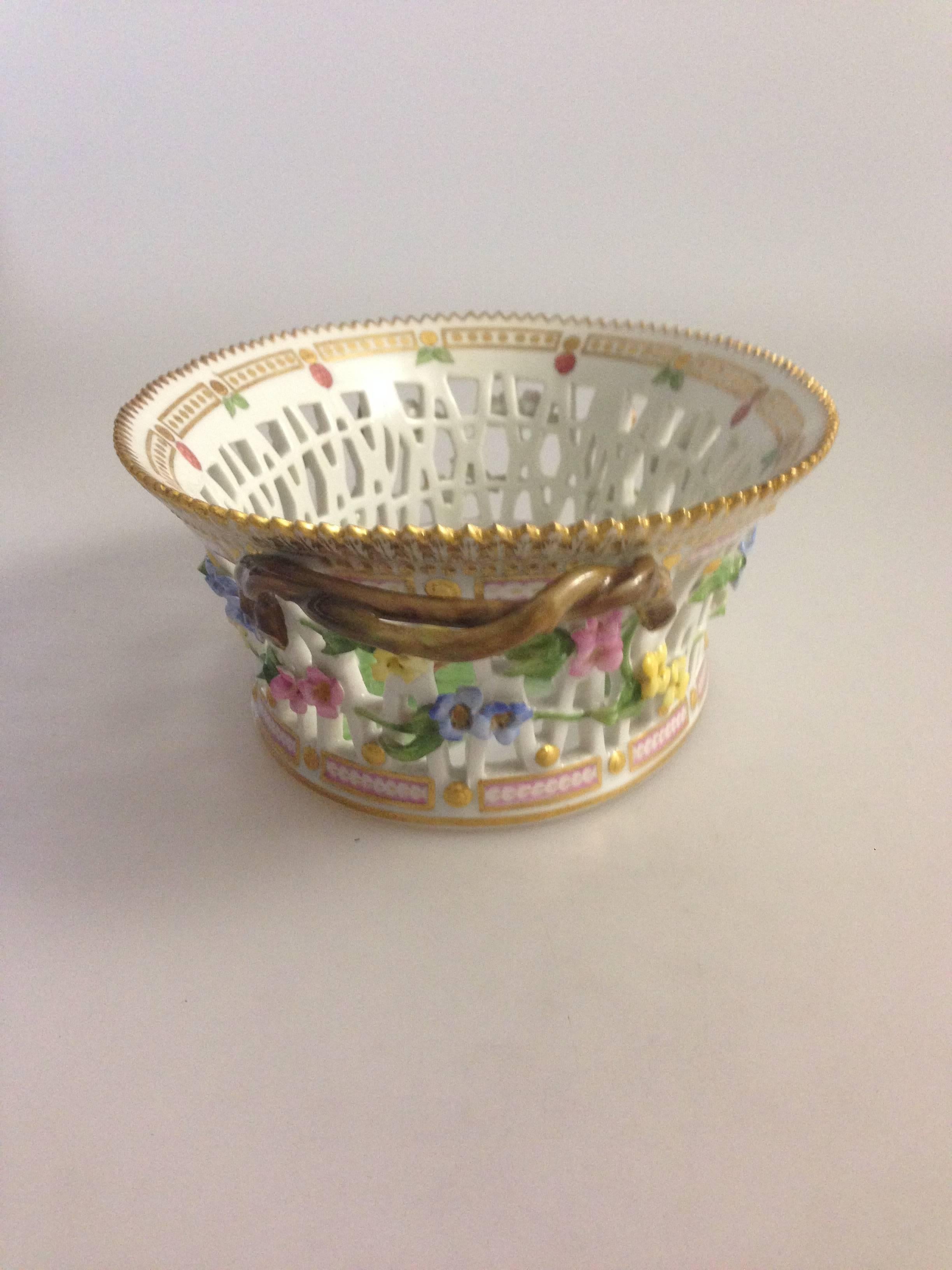 Antique Royal Copenhagen Flora Danica fruit bowl #3536. Is in perfect condition. Latin name: Prunus domestica L