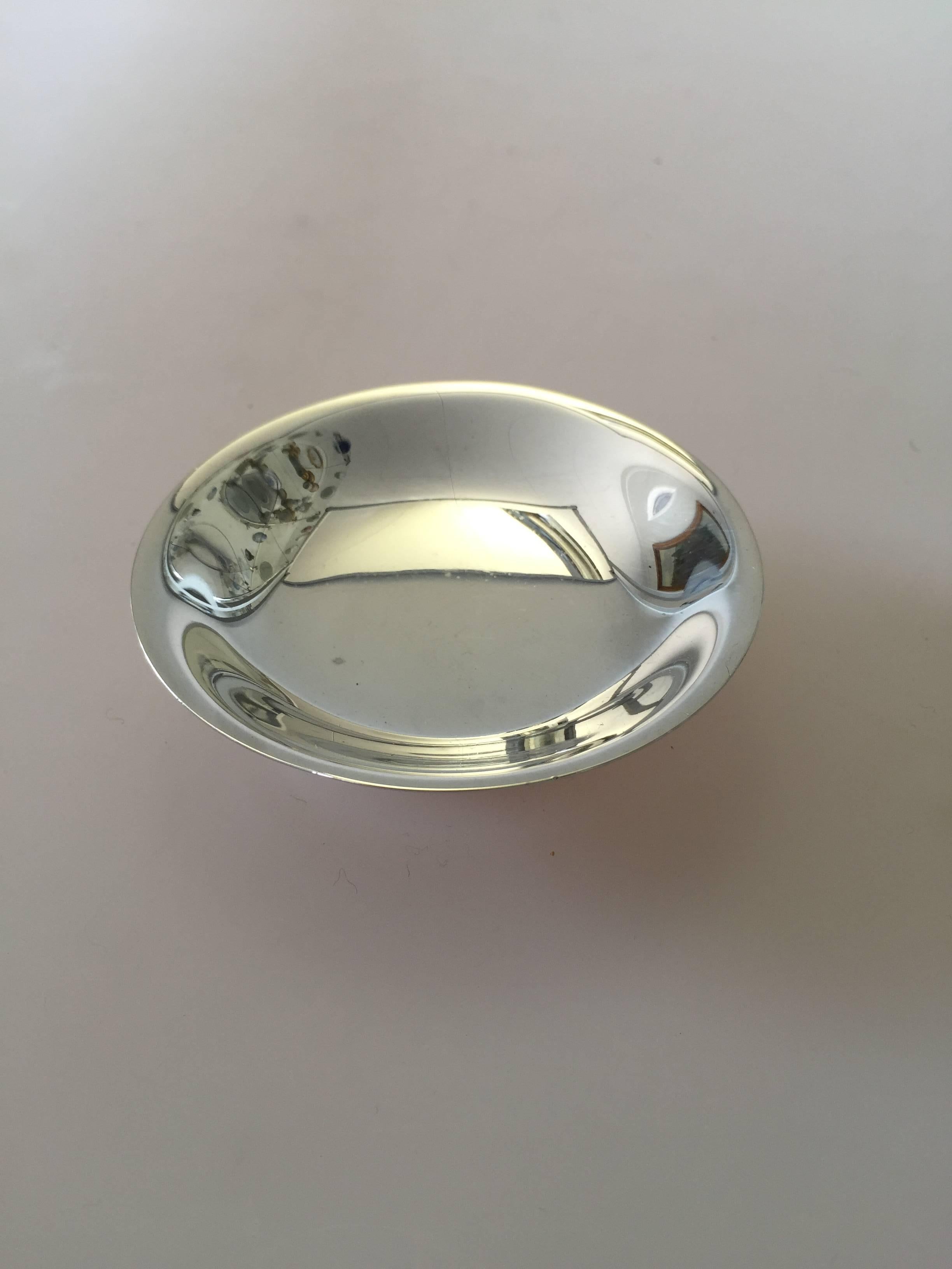 Georg Jensen sterling silver ash tray #639 designed by Harald Nielsen. The ash tray is also fit just as a small decorative bowl on your desk. It measures 7.5 cm and is in good a condition.

Harald Nielsen (1892-1977) was the originator of some of