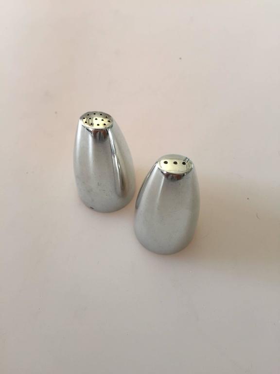 Georg Jensen sterling silver pair of salt and pepper shaker #1102B designed by Henning Koppel. The pair measures 5.3 cm high and is in a good condition.

Henning Koppel (1918-1981) modern designs broke new ground for Georg Jensen. His designs were