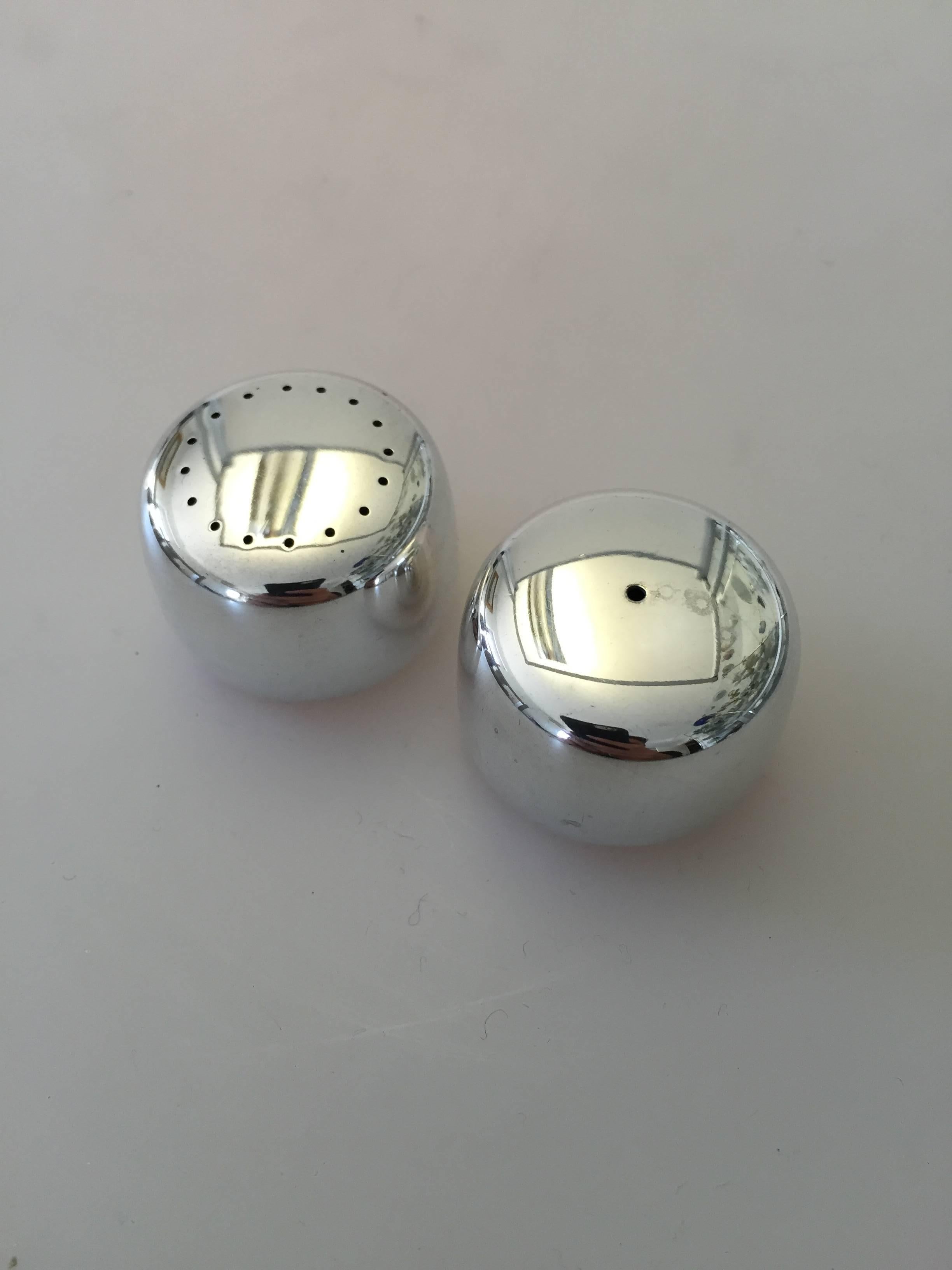 Georg Jensen sterling silver pair of salt and pepper shakers #1135 designed by Henning Koppel. The pair measures 2.5 cm x 3.2 cm and is in a good condition. We currently have two sets in stock.

Henning Koppels (1918-1981) modern designs broke new