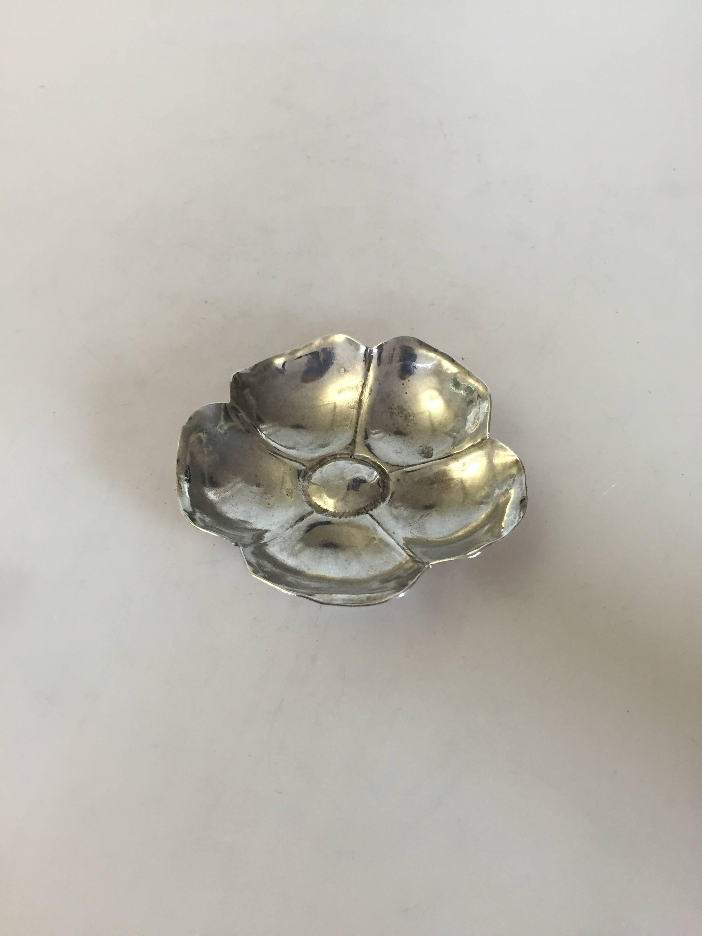Small Silver Ashtray / Dish shaped as a flower. Weighs 32 g (1,15 oz). Diameter measures 8 cm (3 5/32