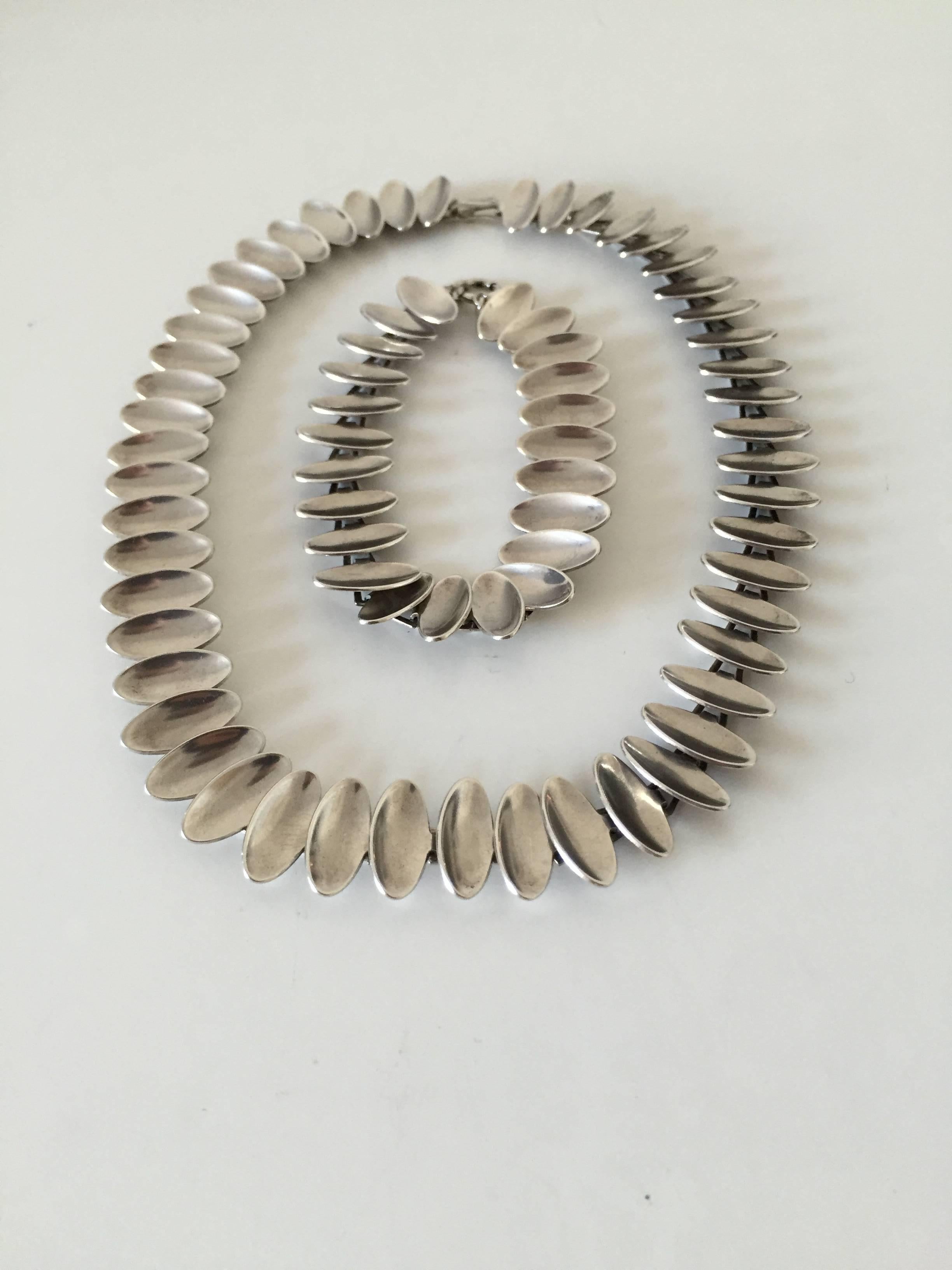 Anton Michelsen sterling silver necklace and bracelet designed by Nanna Ditzel.

Measures 19 cm and 38 cm. Links are 1.6 cm wide.
Bracelet weighs 22.7 g / 0.79 oz. Necklace weighs 50.3 g / 1.77 oz.

Nanna Ditzel (1923-2005) - Danish designer of