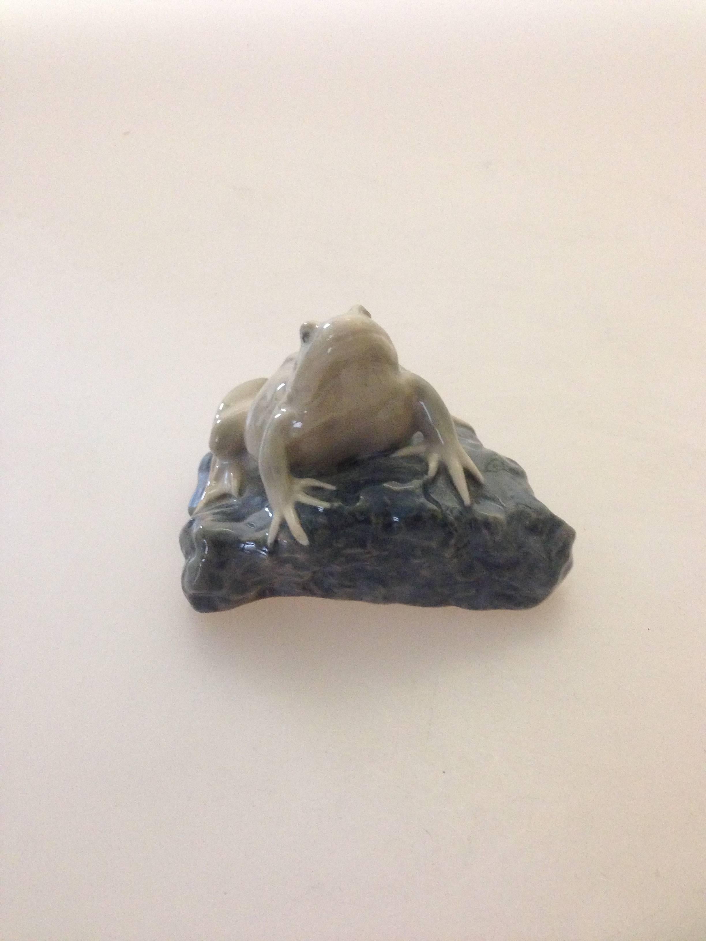 Early 20th Century Royal Copenhagen Art Nouveau Paperweight with Frog For Sale