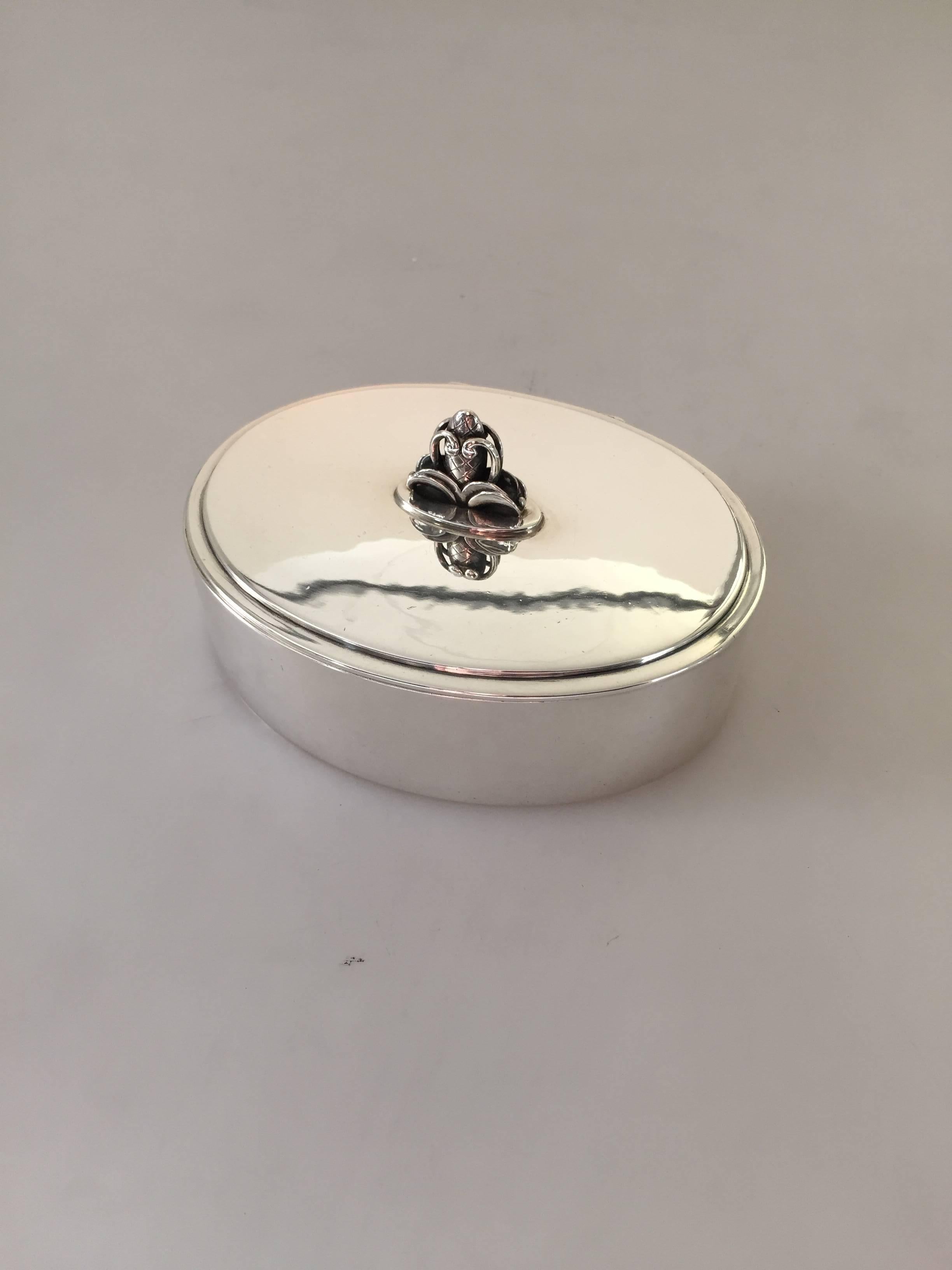 Georg Jensen Sterling Silver Oval Box with Mirror #172. With post 1945 marks. 

Weighs 273 g / 9.65 oz. 
Measures 3.5 cm high, 12 cm long, 9 cm wide (1 8/3