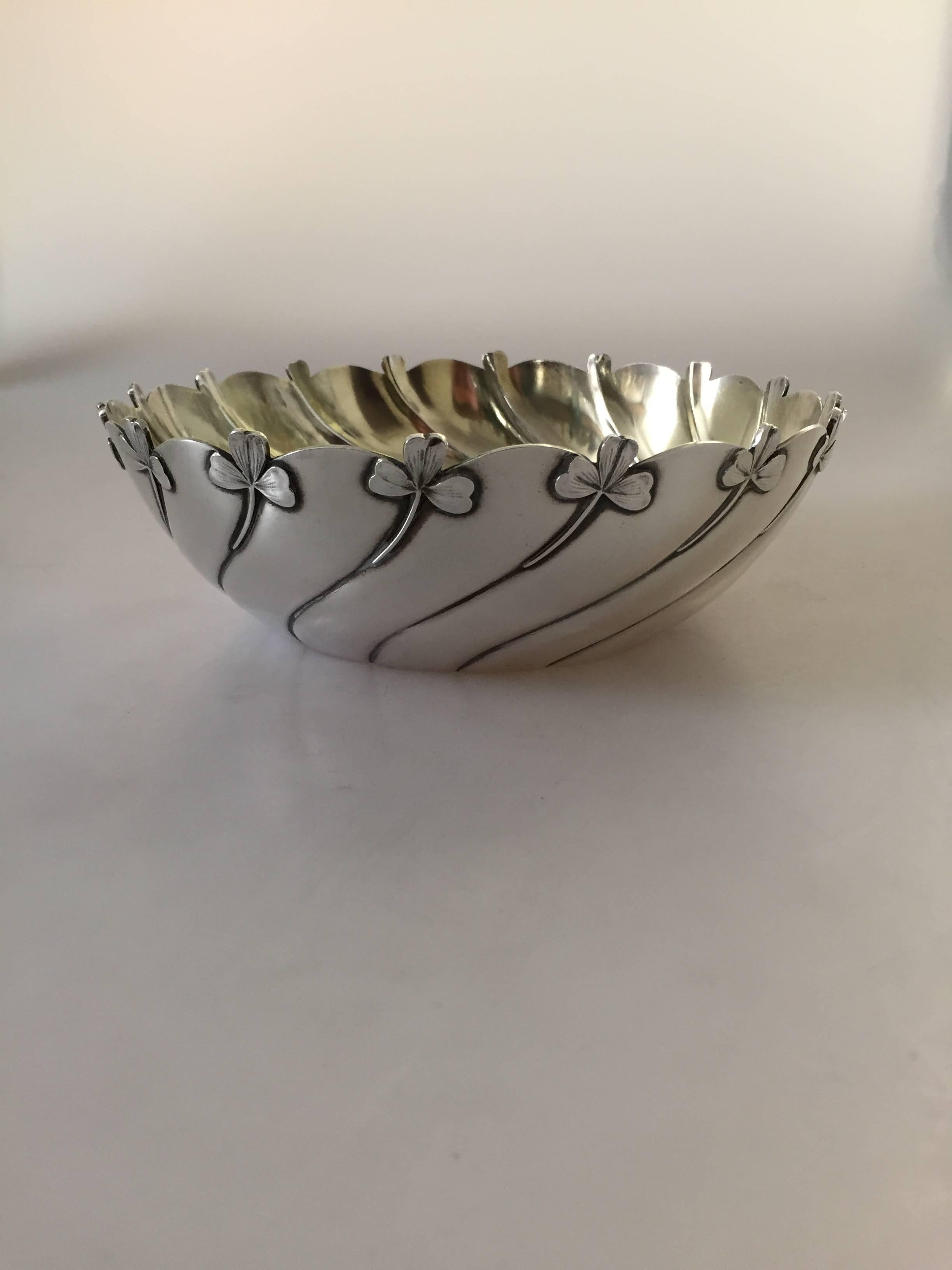 Anton Michelsen sterling silver Art Nouveau decorative bowl from 1902, Denmark. Gilded on the inside. Is in good condition.

Measures: 21.5 cm x 7 cm and is in good condition.