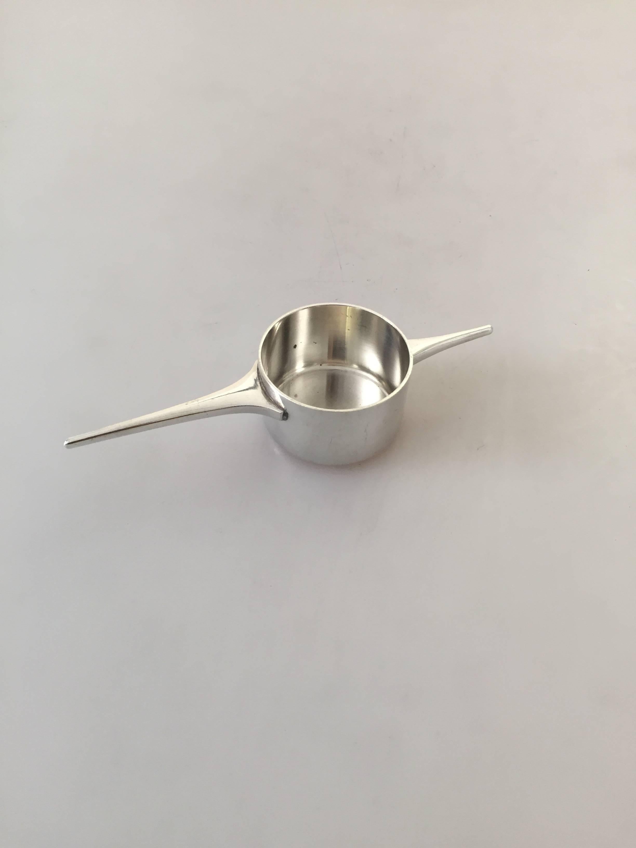 Anton Michelsen Sterling Silver Eigil Jensen Jigger. Contains 1 oz. In perfect condition..

Measurements: 4 cm in diameter, 2.5 cm high, 12.5 cm in total length.  