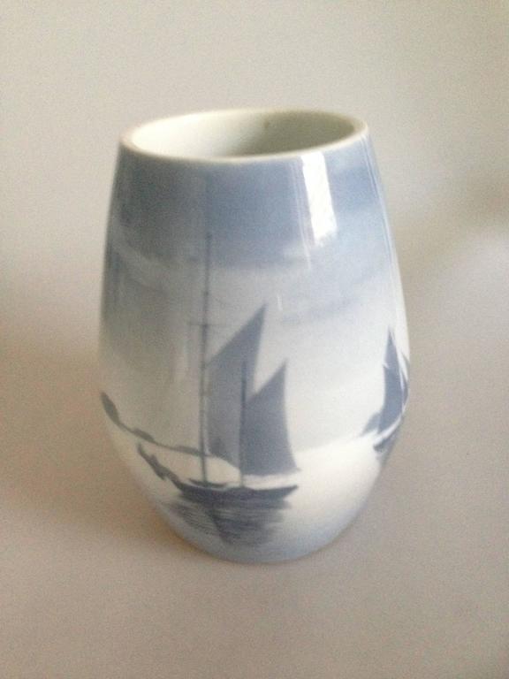 Vase Bing and Grondahl avec glaçure bleue de Mogens Bggild En vente sur