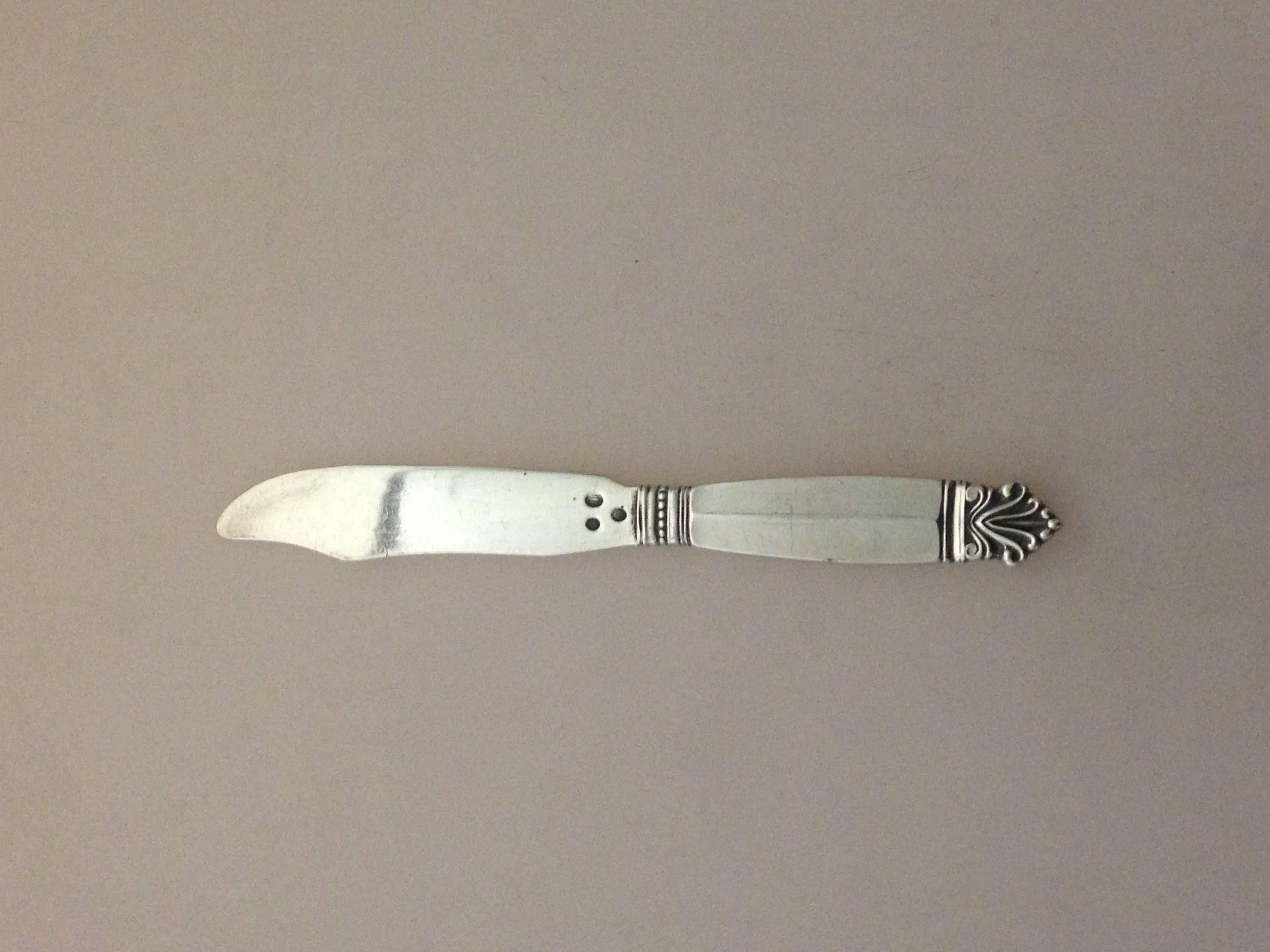 Georg Jensen acanthus all silver cake knife. Measures 18.2cm / 7 1/6
