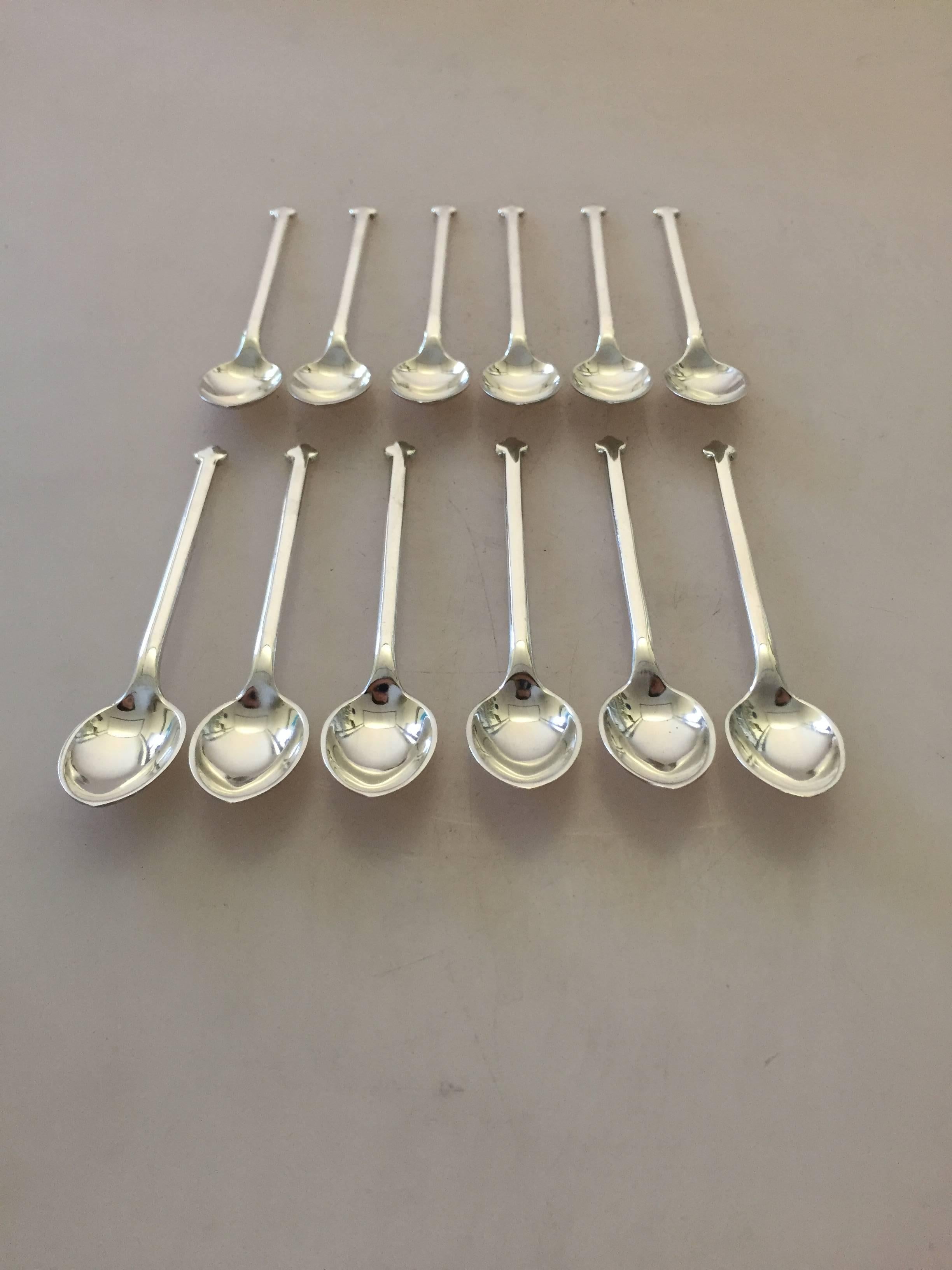 12 Hans Hansen Sterling Silver Coffee Spoons In Good Condition For Sale In Copenhagen, DK