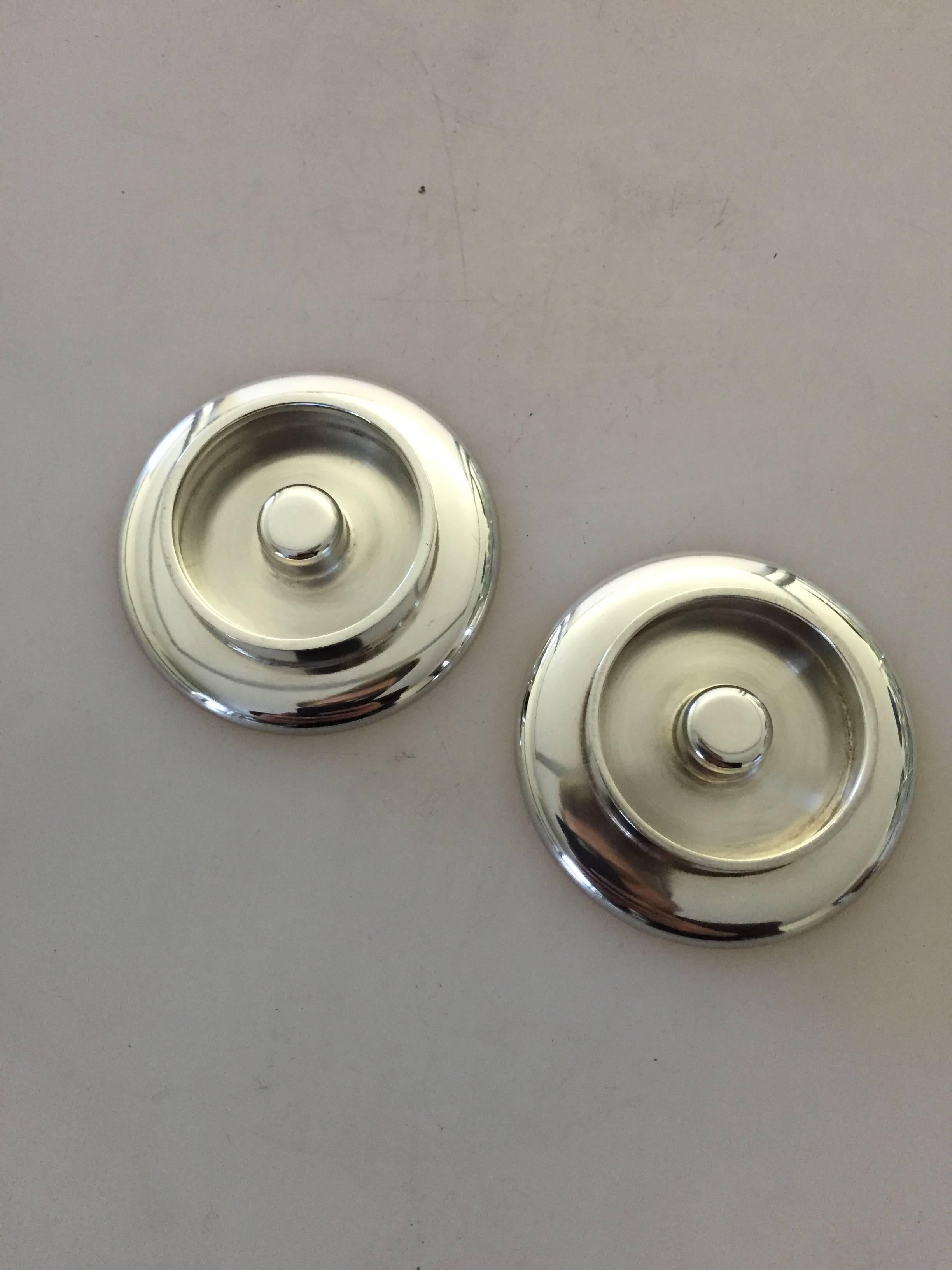 Georg Jensen sterling silver candleholders #1157A. Both in perfect condition.

Measures: 6,1 cm diameter.