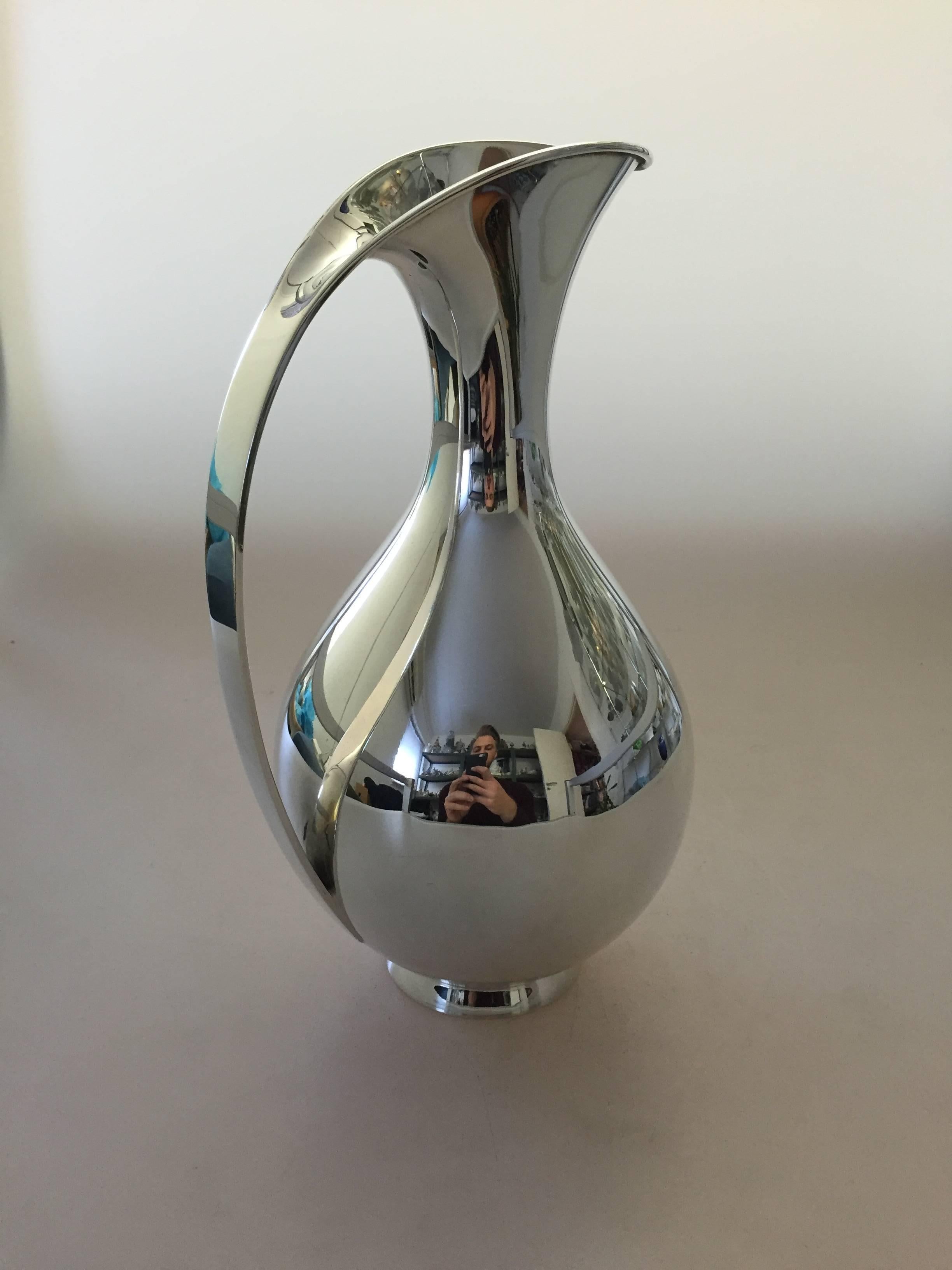 Kay Fisker sterling silver water pitcher from Anton Michelsen, from 1963. Holds 1,5 liter. Is in perfect condition. 

Measures a bit over 26 cm.