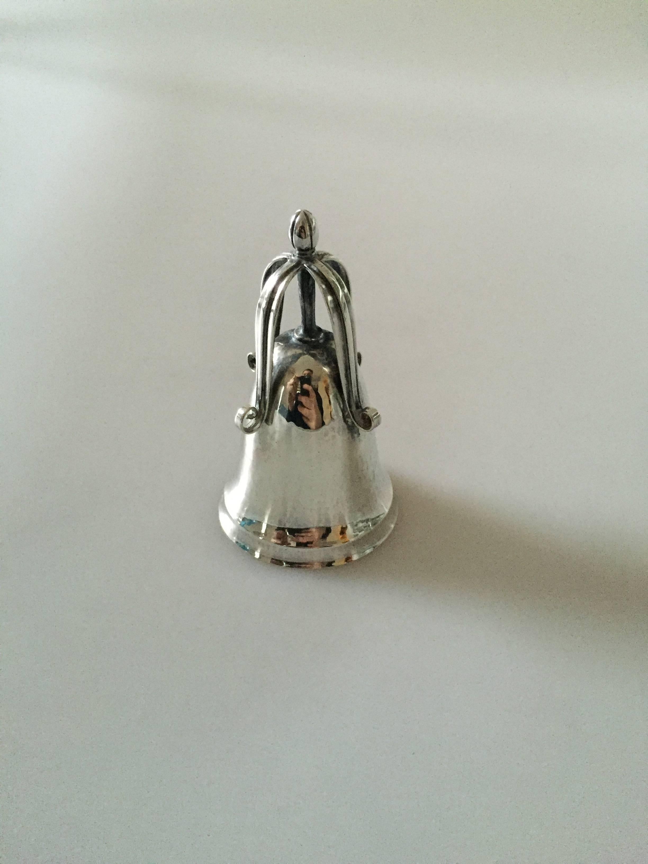 Georg Jensen sterling silver table bell #80. With old marks.

Measures: 8.3 cm H, 4.9 cm in dia.