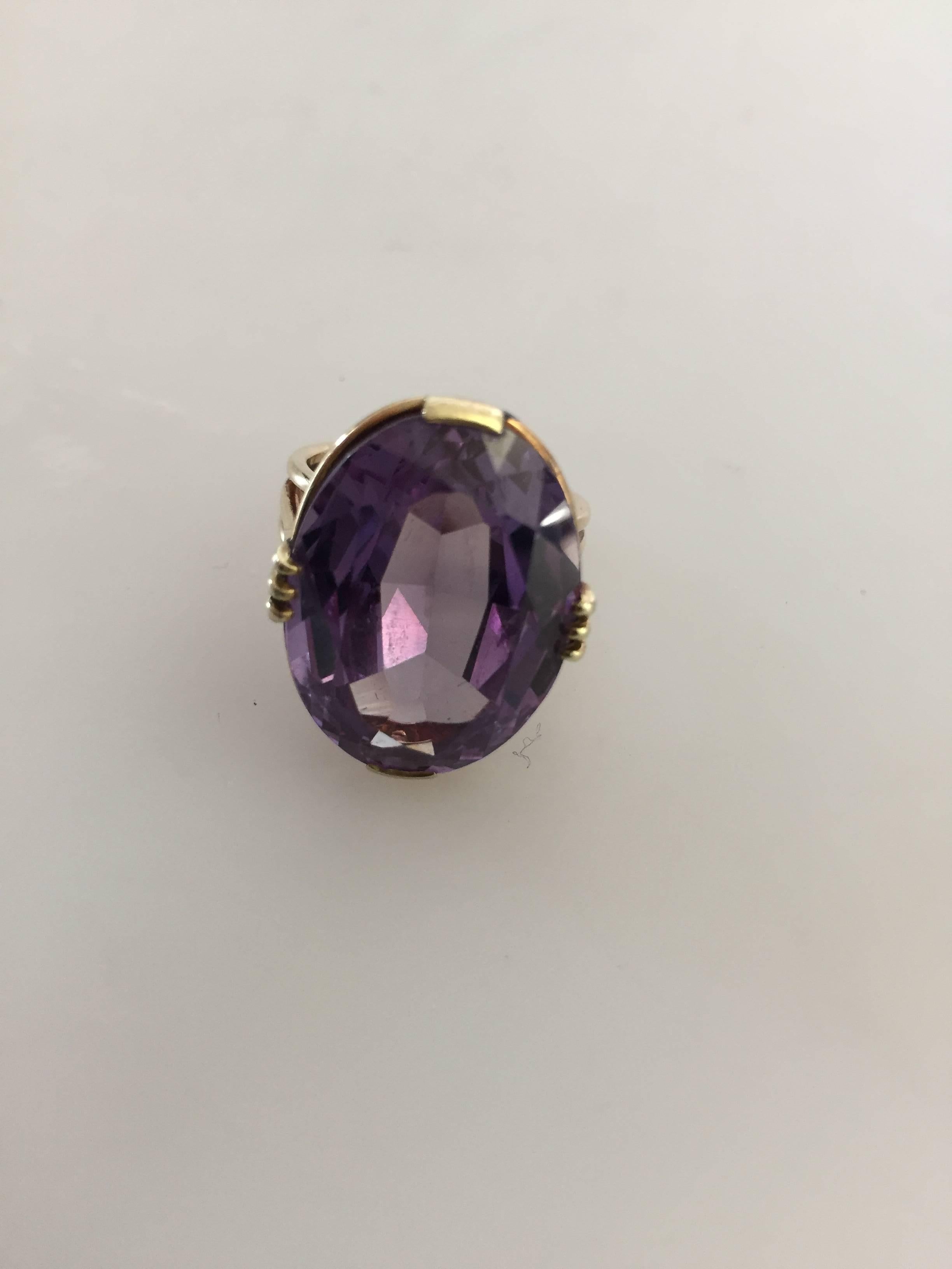 14-karat gold ring marked JF ornamented with amethyst stone.

 Ring size 57.
 Weighs 10 g / 0.45 oz.