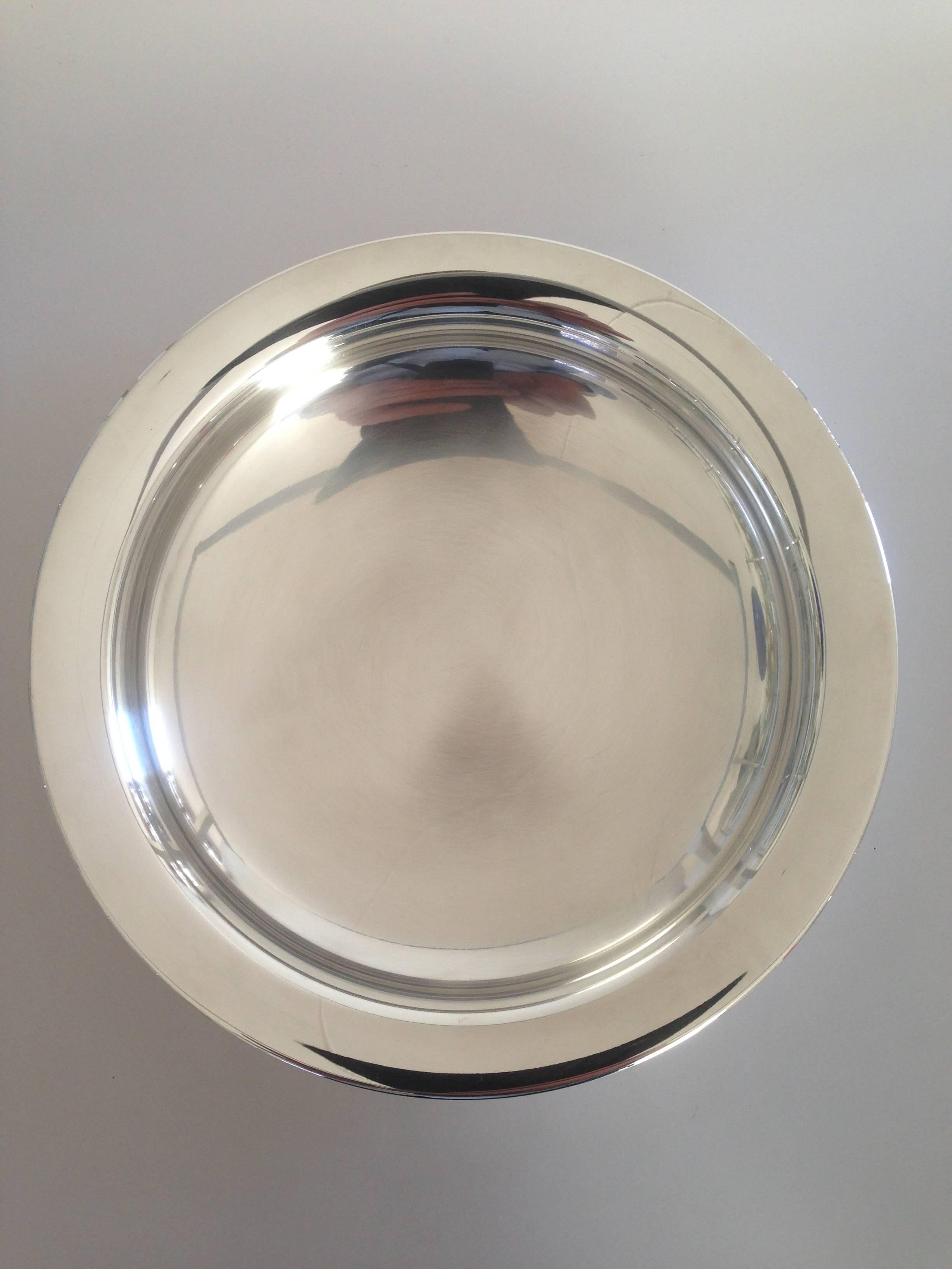 Georg Jensen Sterling Silver Bowl designed by Alev Siesbye #1292.

Is from 1989.

Measures 32,5cm / 12 4/5