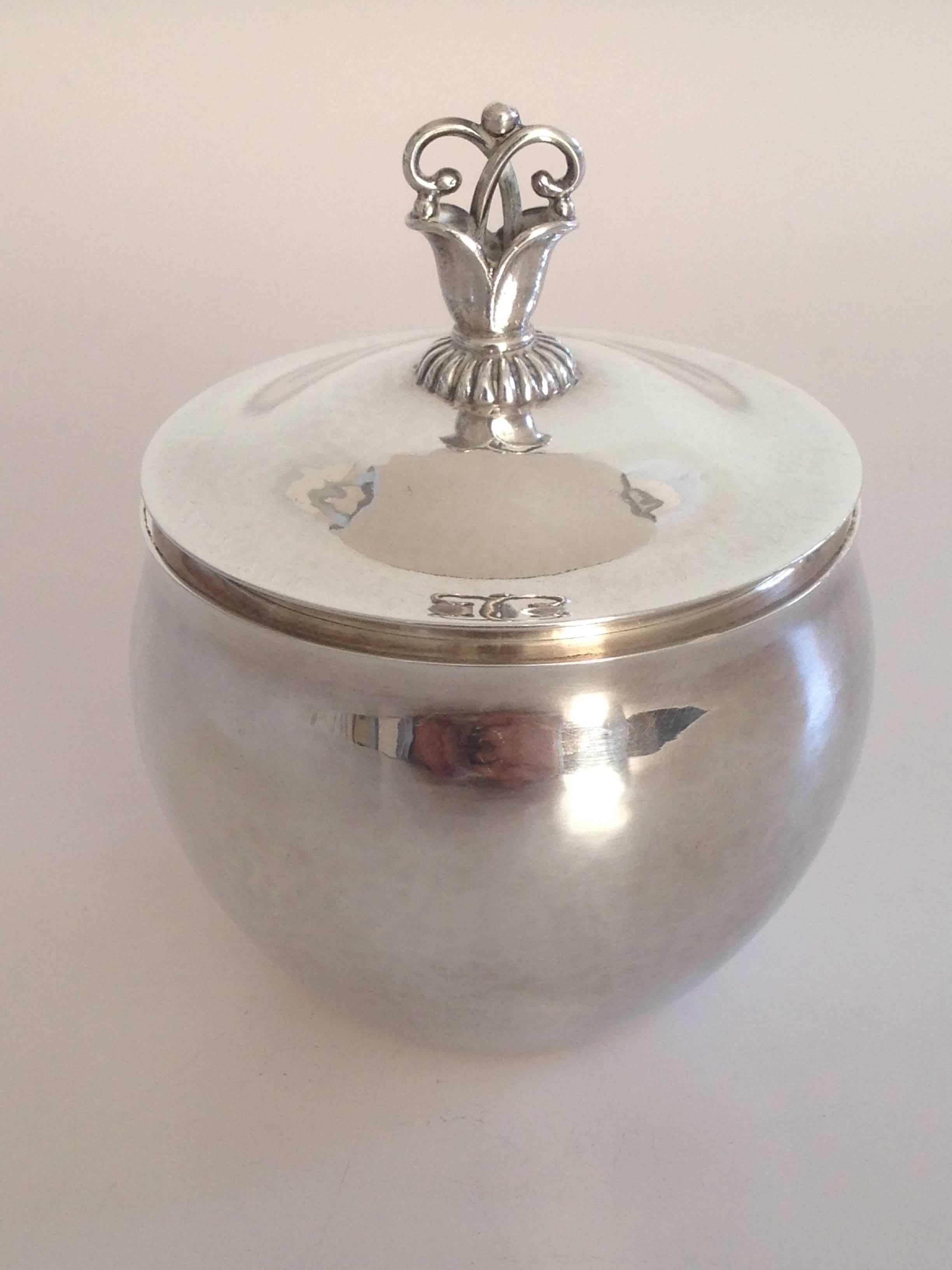 Georg Jensen sterling silver lidded bowl by Harald Nielsen #172C. 

Measures 9.5cm / 3 3/4