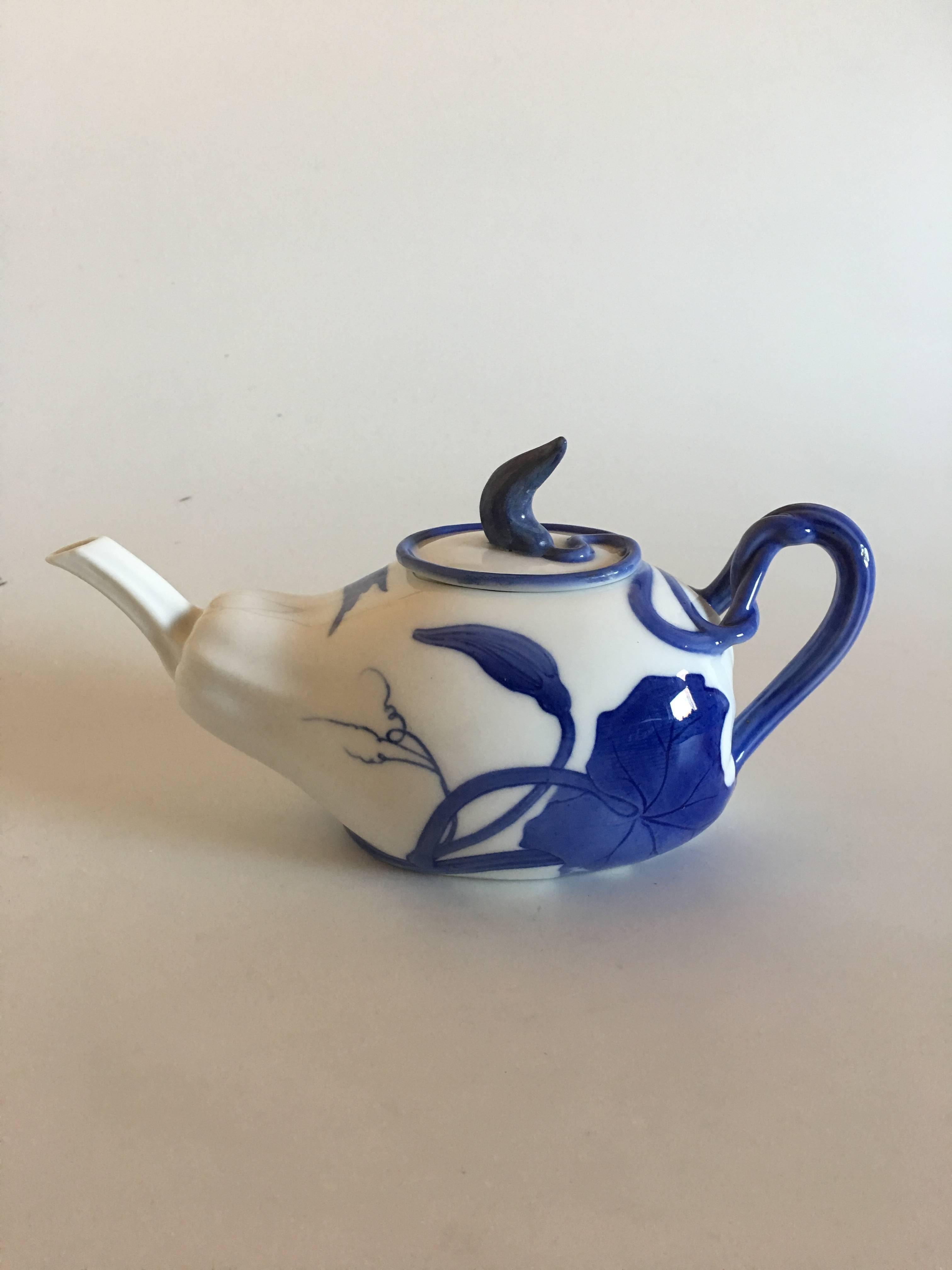 Danish Royal Copenhagen Art Nouveau Tea Pot #506 'Dinnerware No. 4' For Sale
