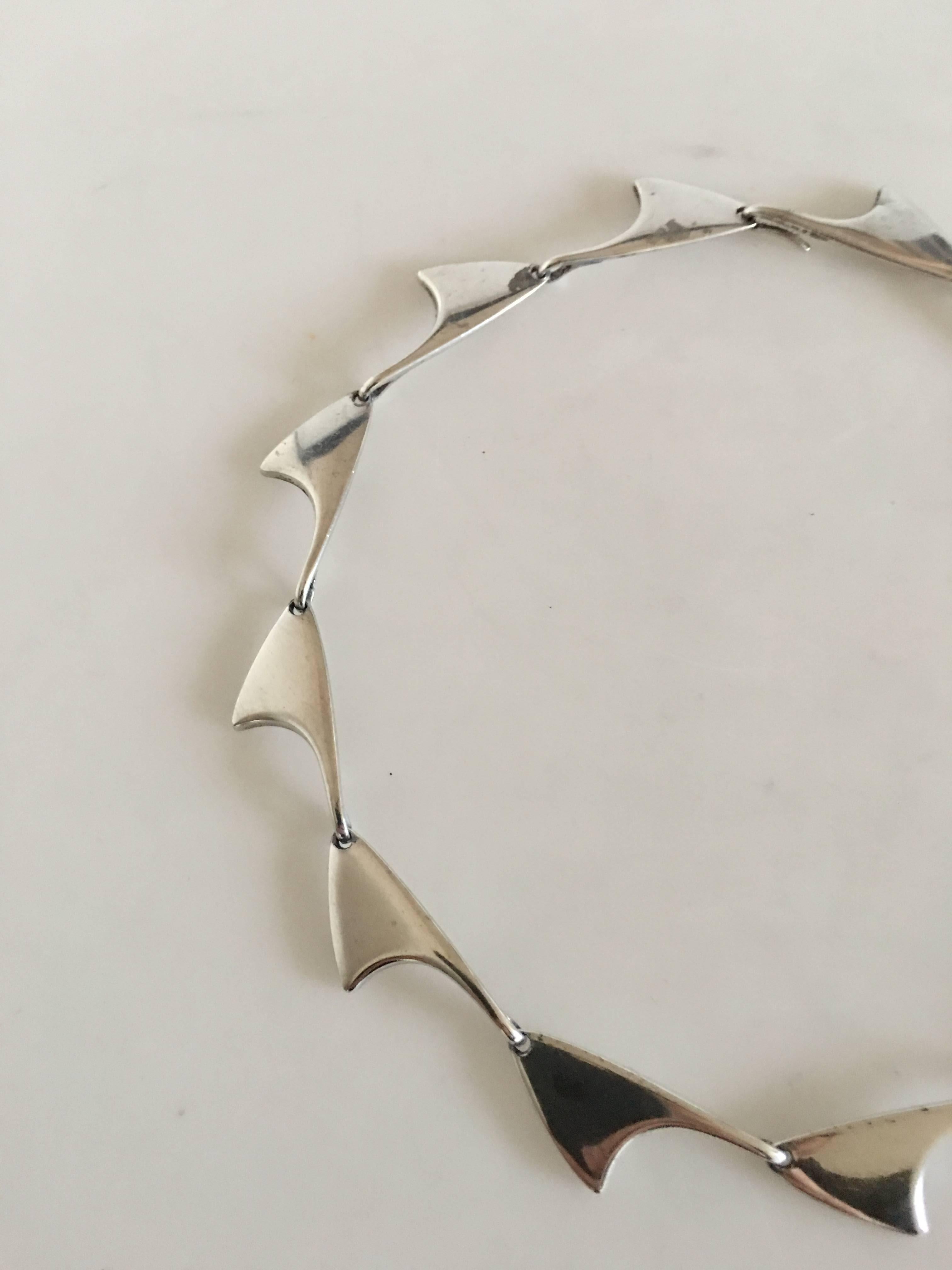 Hans Hansen sterling silver shark fin necklace #125. Measures: 38 cm L (14 61/64
