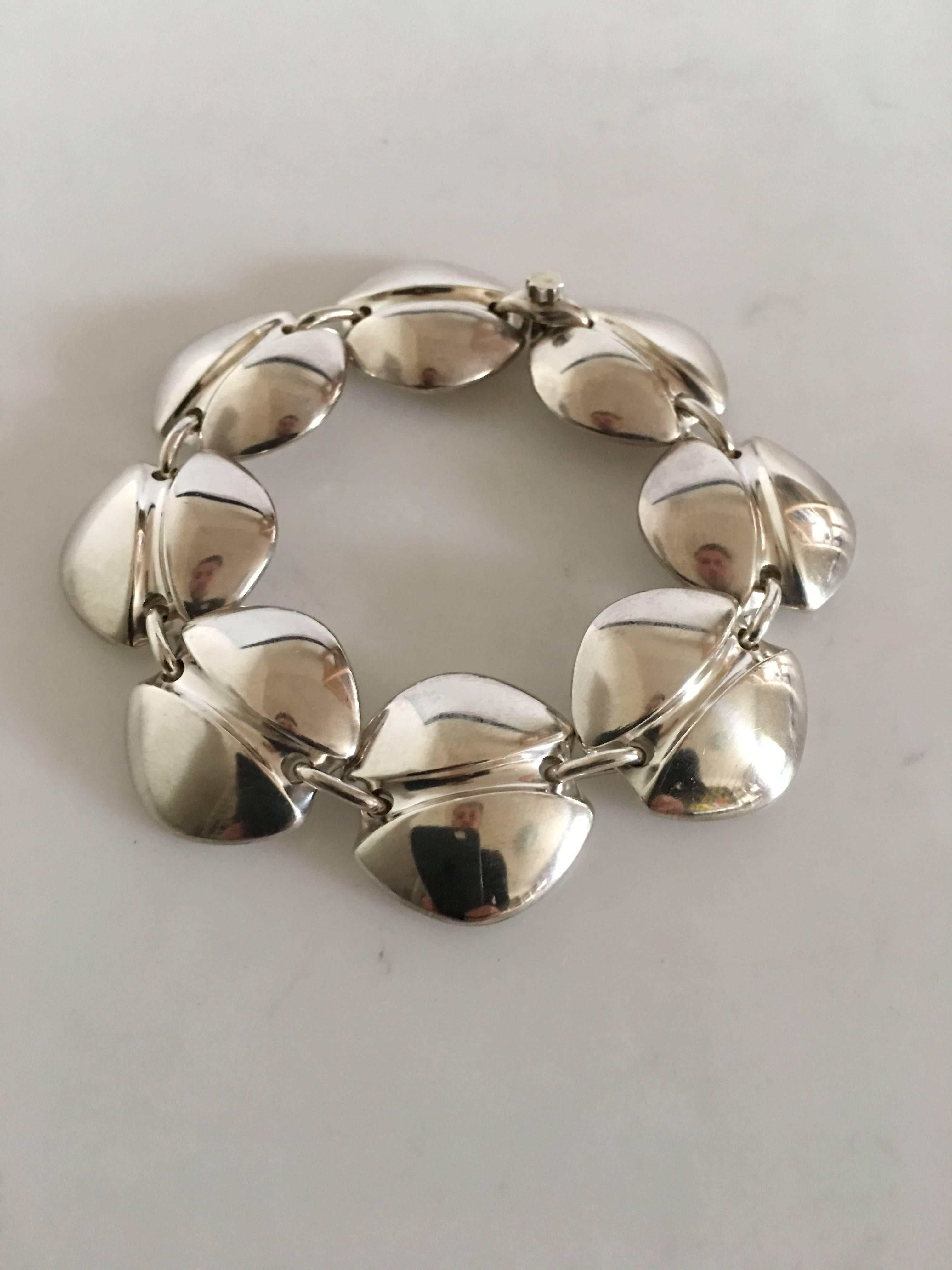 Georg Jensen sterling silver bracelet no. 270 by Henning Koppel. Measure: 18 cm L (7 3/32