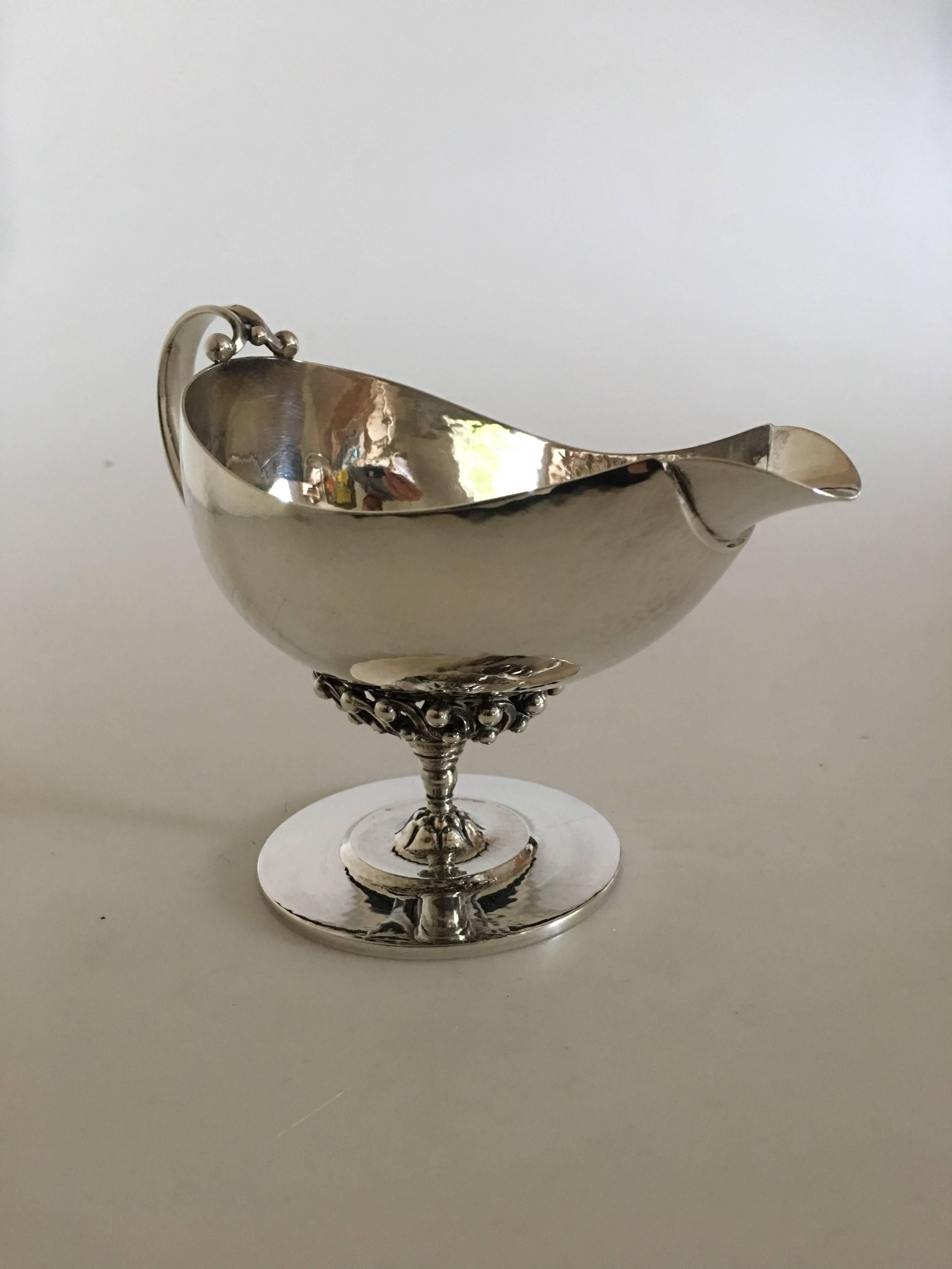 Georg Jensen sterling silver sauceboat no. 43 designed by Johan Rohde. Measure: 11.5 cm H, 16 x 8 cm. weighs 254 grams (8.90 oz). Manufactured after 1945. In great condition.