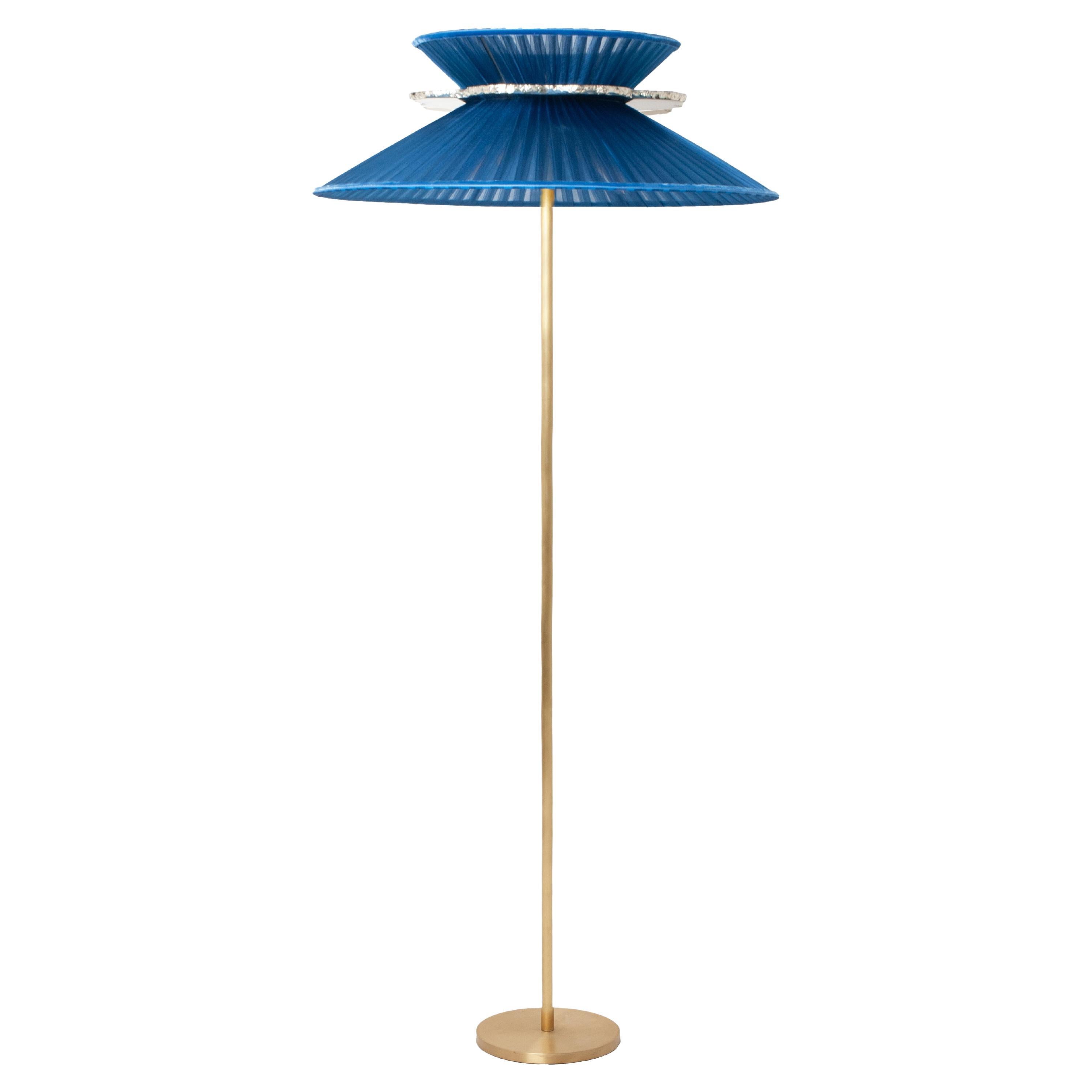 Lampe contemporaine « Daisy » sur pied de 60 cm, soie saphir, verre argenté et laiton