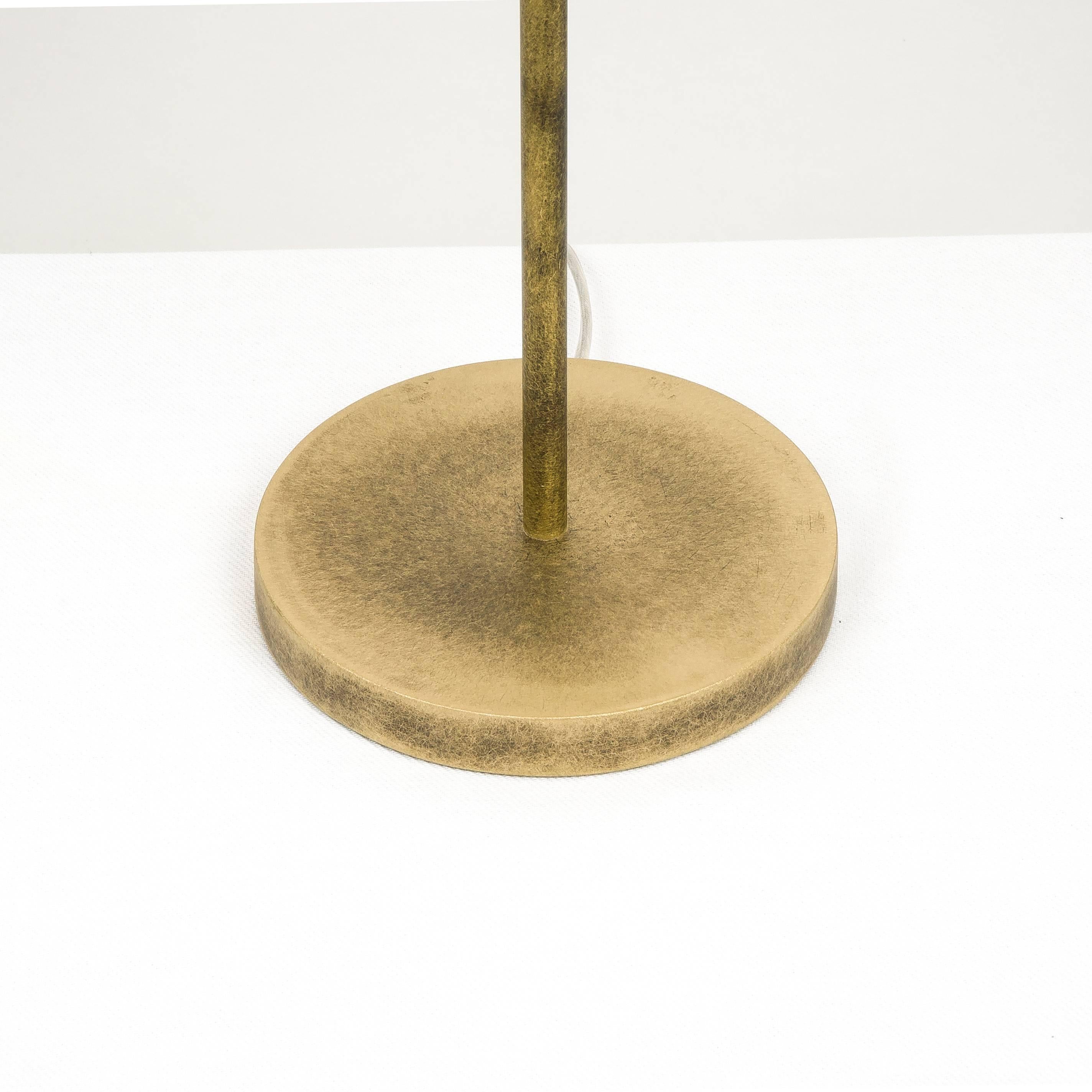  Tiffany contemporary table Lamp ivory Silk Antiqued Brass, Silvered Glass      im Zustand „Neu“ in Pietrasanta, IT