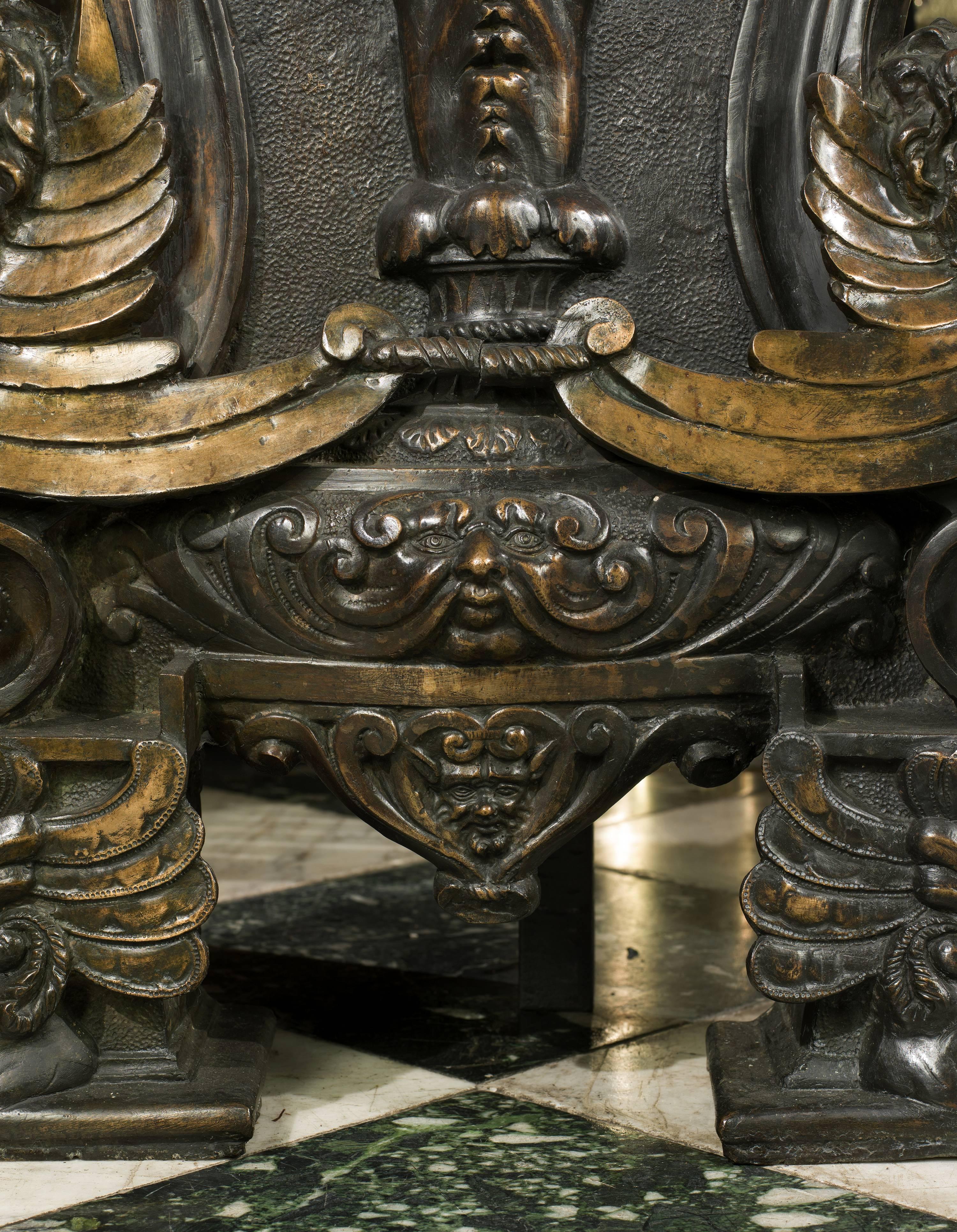 Monumentales Paar Feuerböcke aus patinierter Bronze im Baronial-Barockstil im Zustand „Gut“ im Angebot in London, GB
