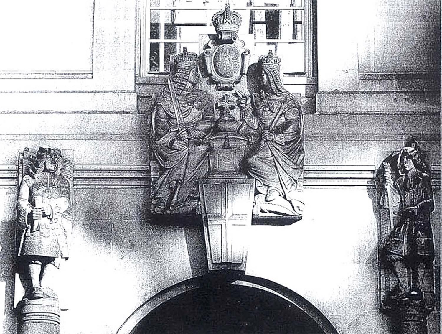 Anglais Sculpture en pierre de Portland de Esmond Burton provenant de la Banque d'Angleterre Annexe en vente