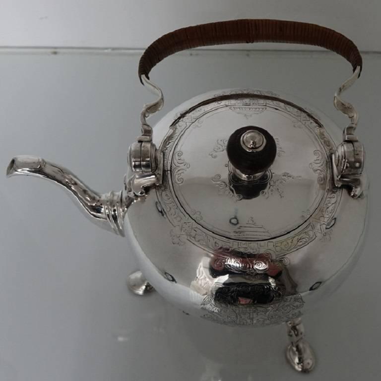 Antique Early 18th Century George II Sterling Silver Bullet Kettle Edward Pocock In Excellent Condition For Sale In 53-64 Chancery Lane, London