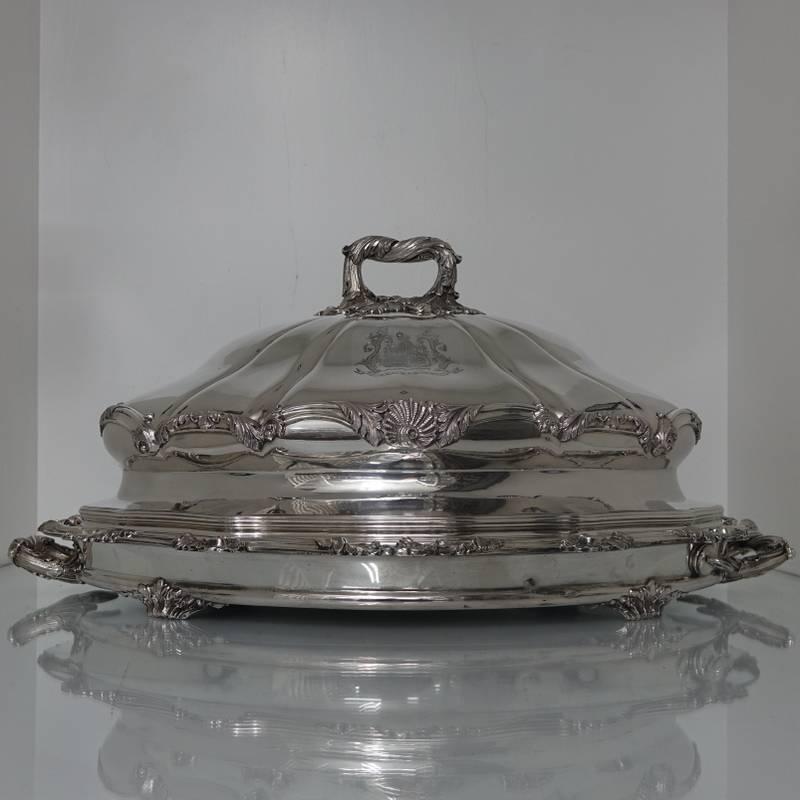 An incredibly rare and highly collectable piece of craftsmanship by the premier Old Sheffield manufacturer Matthew Boulton. The meat dome has a inlaid silver shield with a double contemporary coat of arms and is oval shaped in design with a single