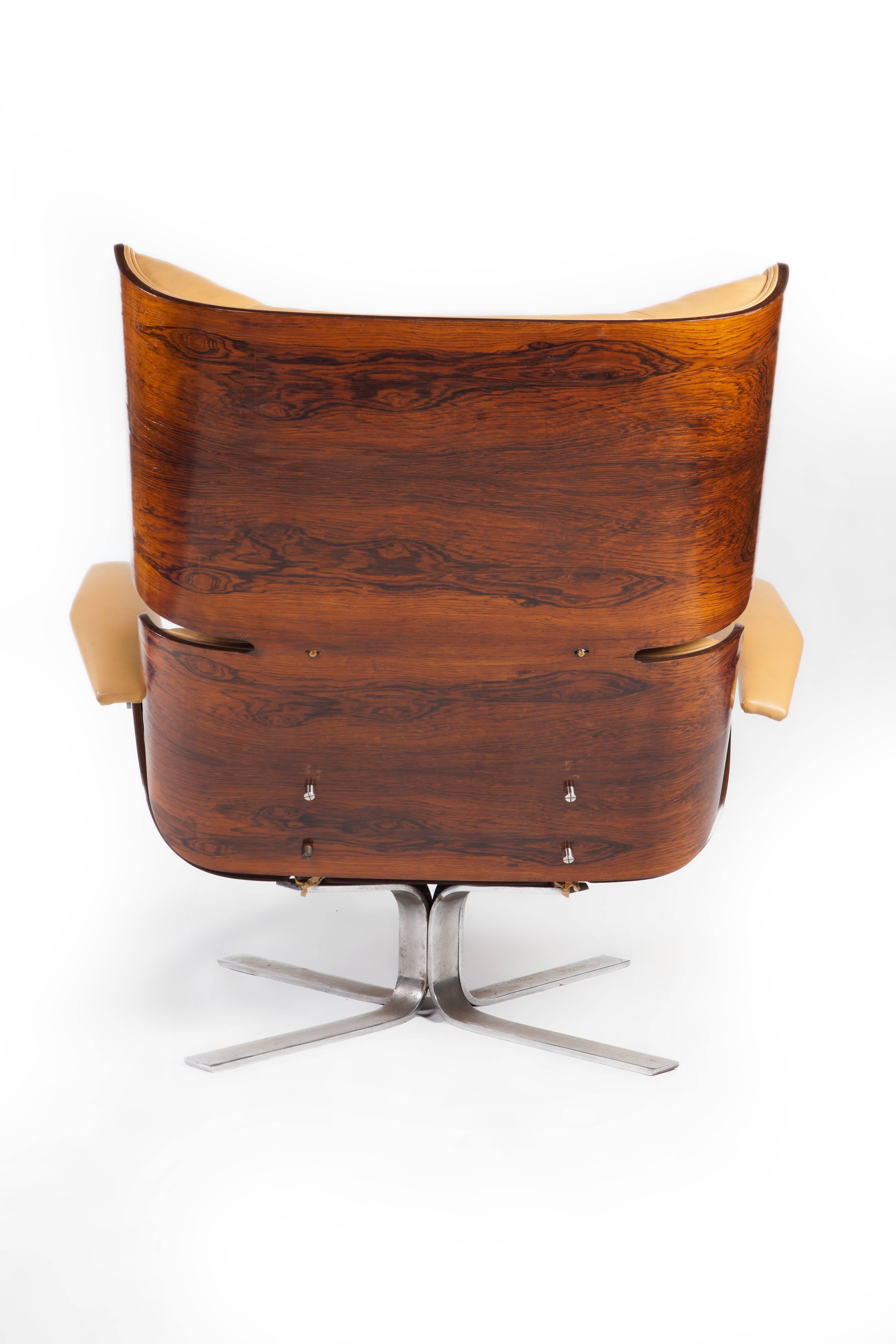 "Paulistana" Brazilian modern rosewood (Jacaranda) and leather lounge chair and ottoman designed by Jorge Zalszupin.