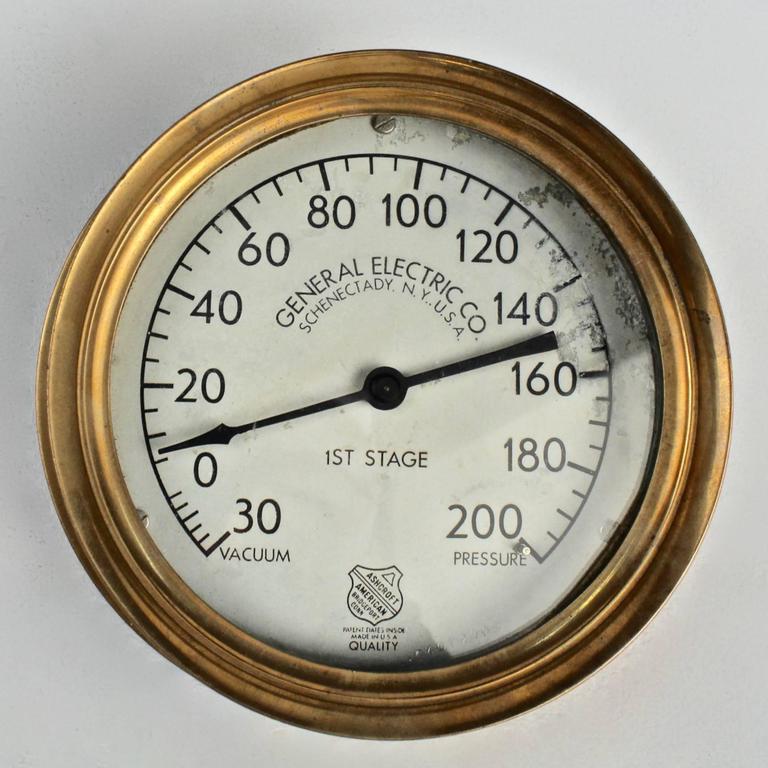 A super cool pair vintage General Electric pressure gauges. Each brass and glass gauge houses an aluminum faced dial marked for the General Electric Co.
Perfect for a steam punk setting.

The reverse of each has slightly raised nipple for