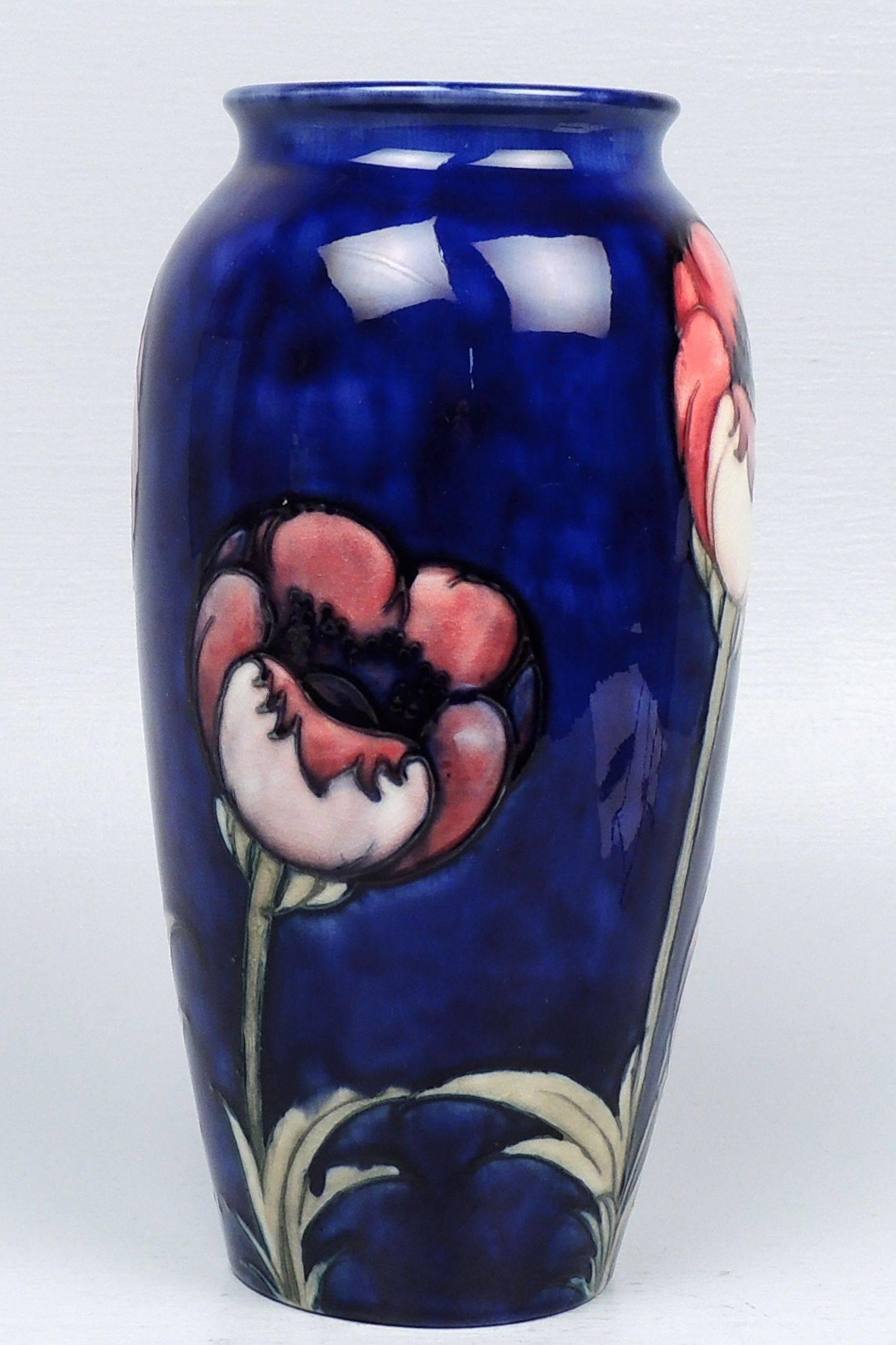 Britannique Grand vase coquelicot Moorcroft Pottery en vente