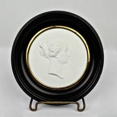 Paire de plaques en biscuit de Sèvres représentant l'empereur français Napoléon III & son épouse par J. Peyre
