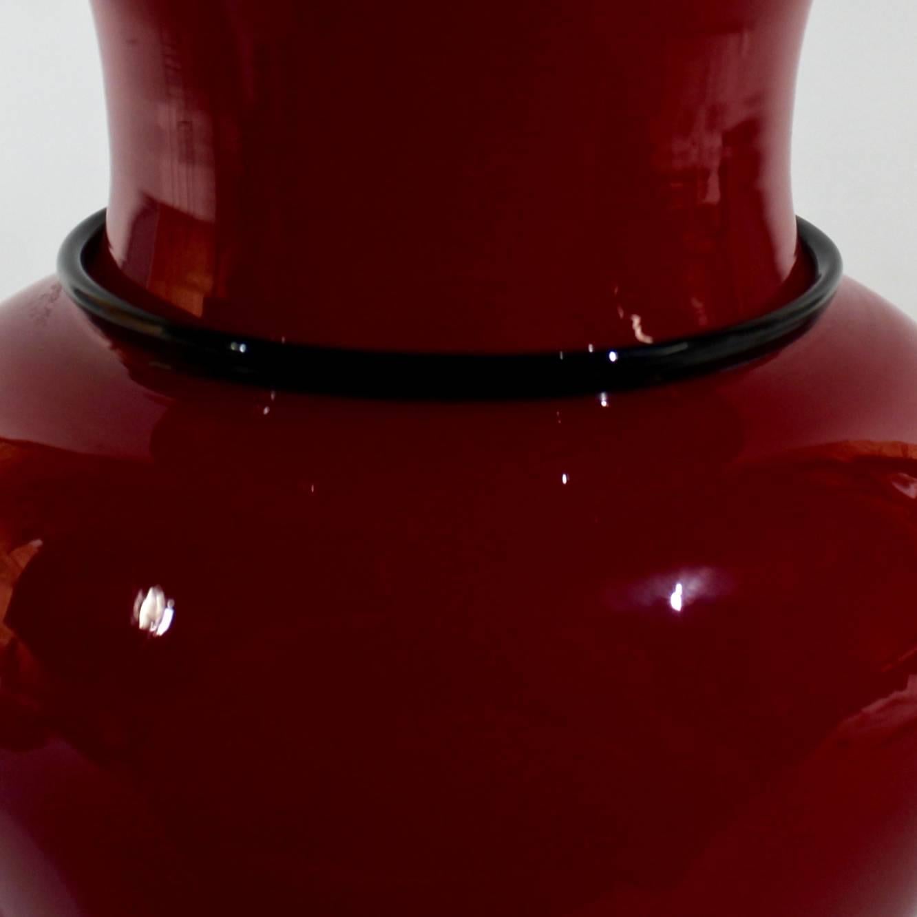 Italian Model 3321 Red and Black Glass Vase by Tomaso Buzzi for Venini, 1950s For Sale