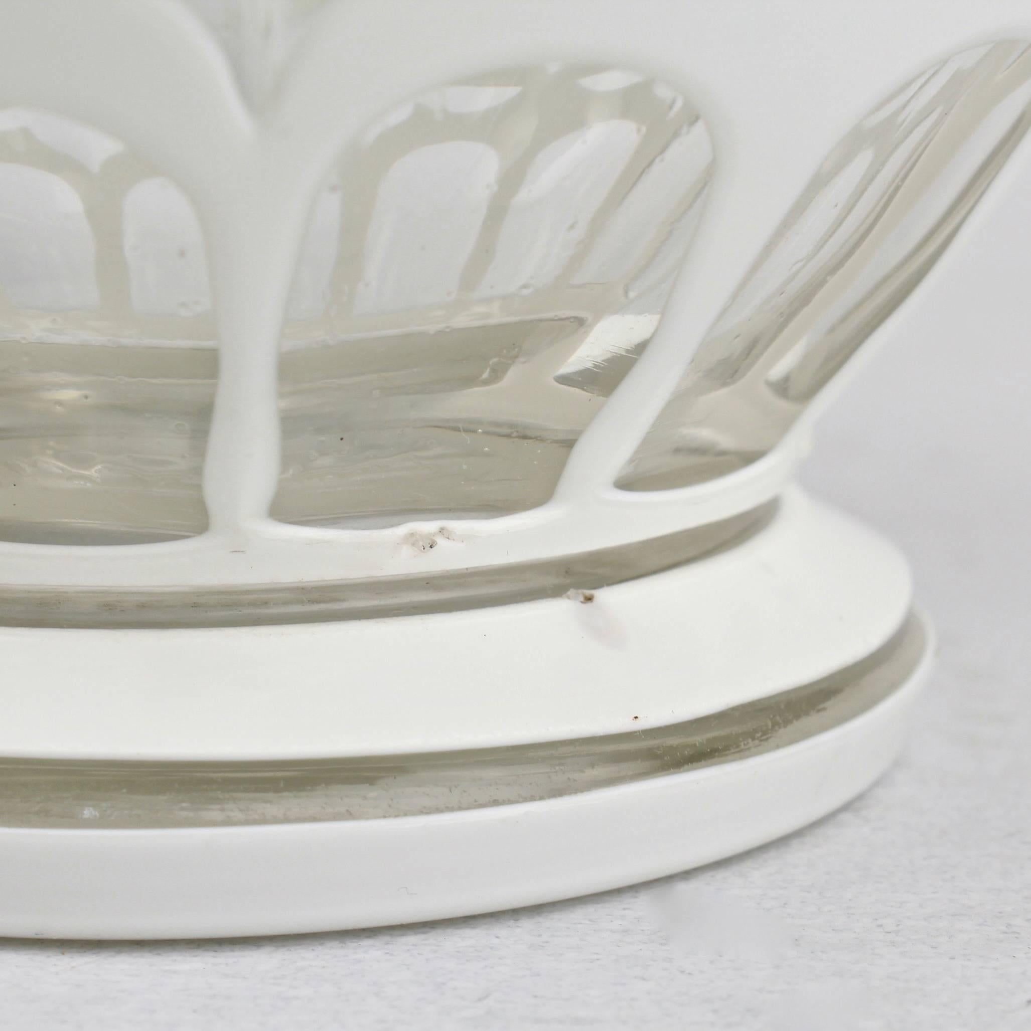 Bohemian White Cut to Clear Overlay-Glaskrug oder -Kanne, 19. Jahrhundert im Angebot 1