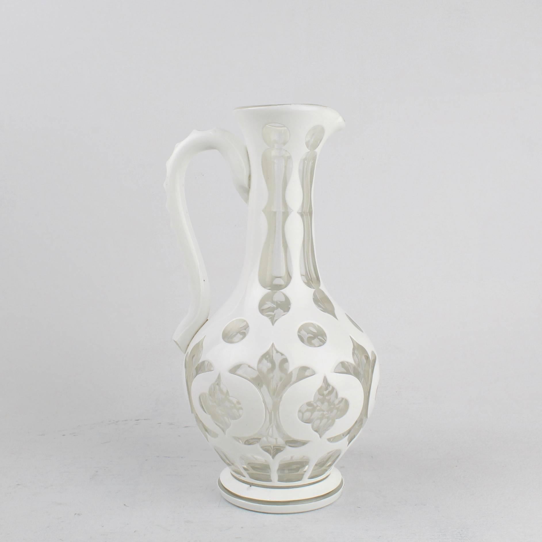 Bohemian White Cut to Clear Overlay-Glaskrug oder -Kanne, 19. Jahrhundert (Belle Époque) im Angebot