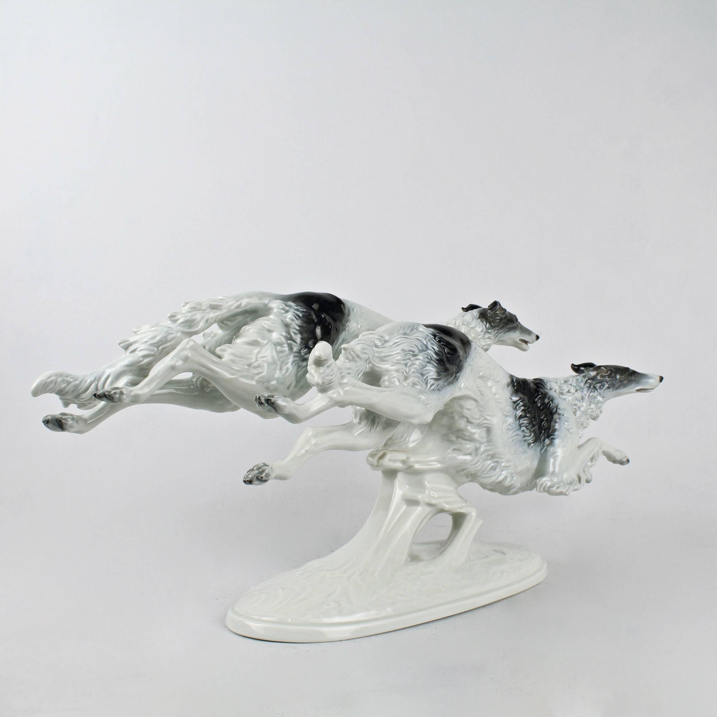 Moulage Grande figurine Art Déco de chien lévrier par Max Fritz pour Rosenthal Porcelaine