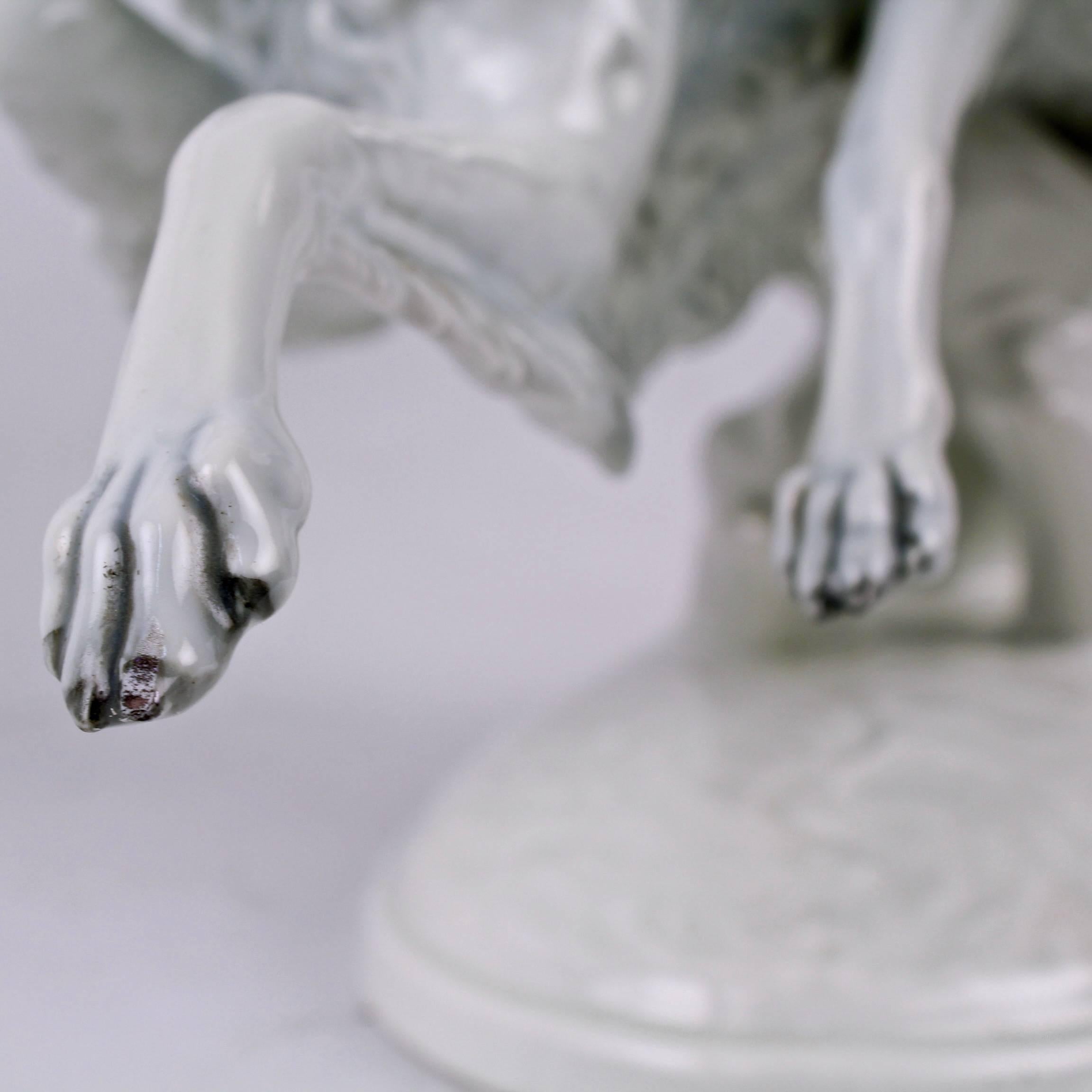 Grande figurine Art Déco de chien lévrier par Max Fritz pour Rosenthal Porcelaine 3
