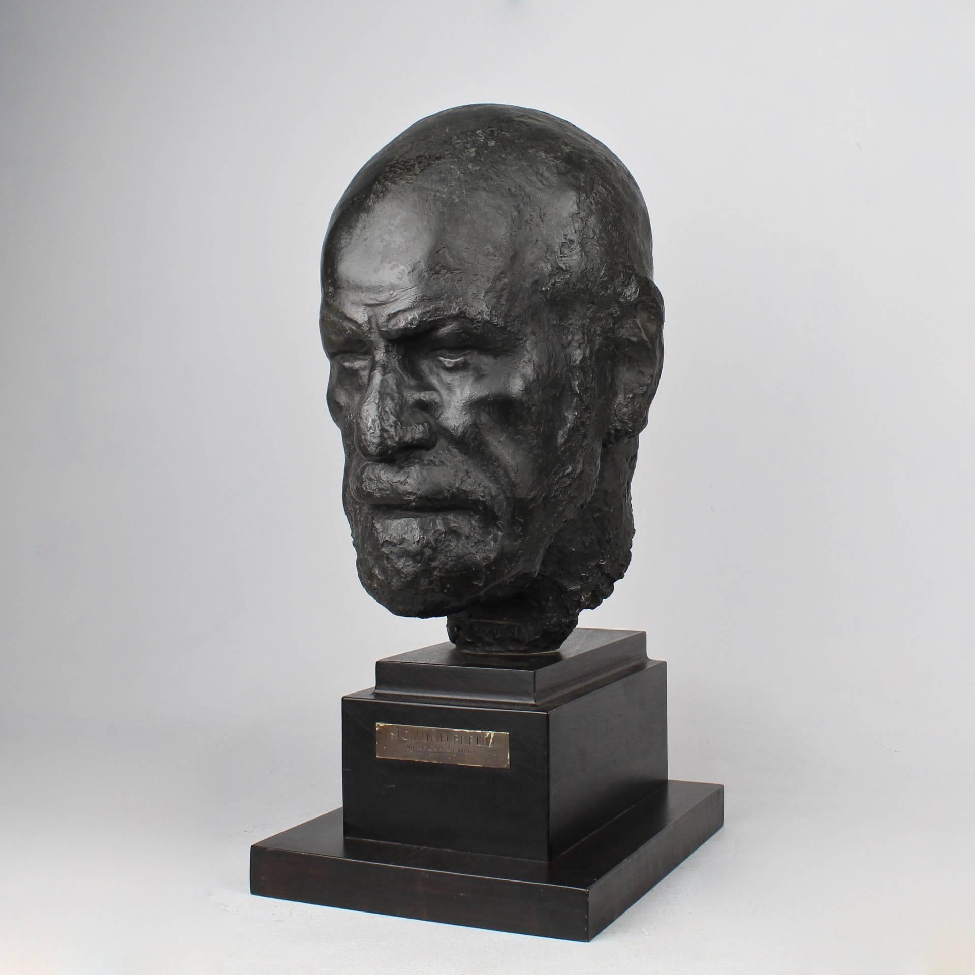 Moderne Grande sculpture en bronze ou Buste du psychanalyste Sigmund Freud par Oscar Nemon
