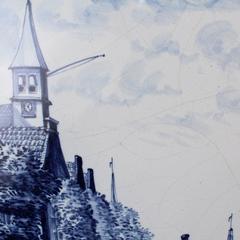 Ancienne plaque murale en poterie de Delft hollandaise bleue et blanche avec scène de canal