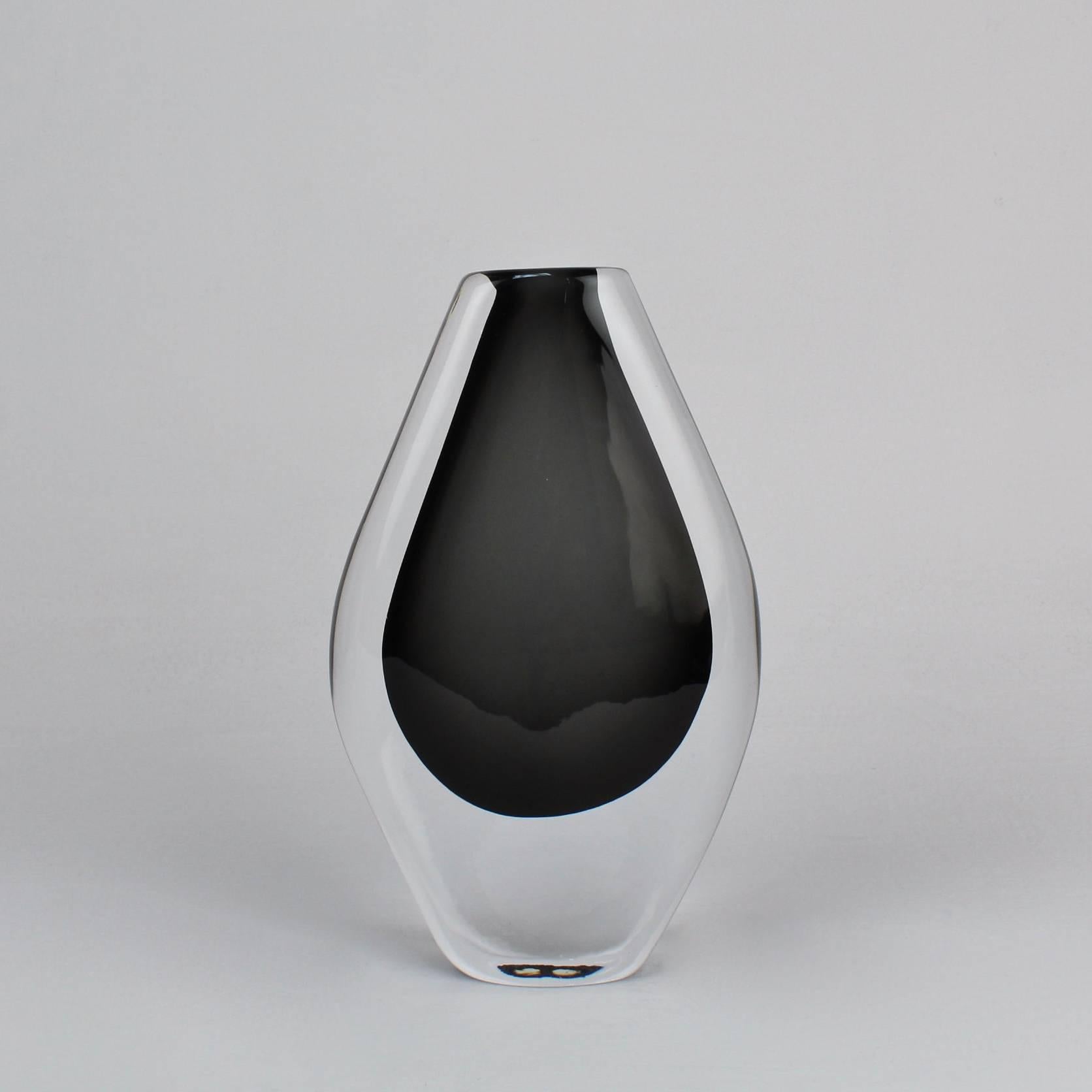 Swedish Mid-Century Grey & Clear Glass Sommerso Vase by Nils Landberg for Orrefors, 1960