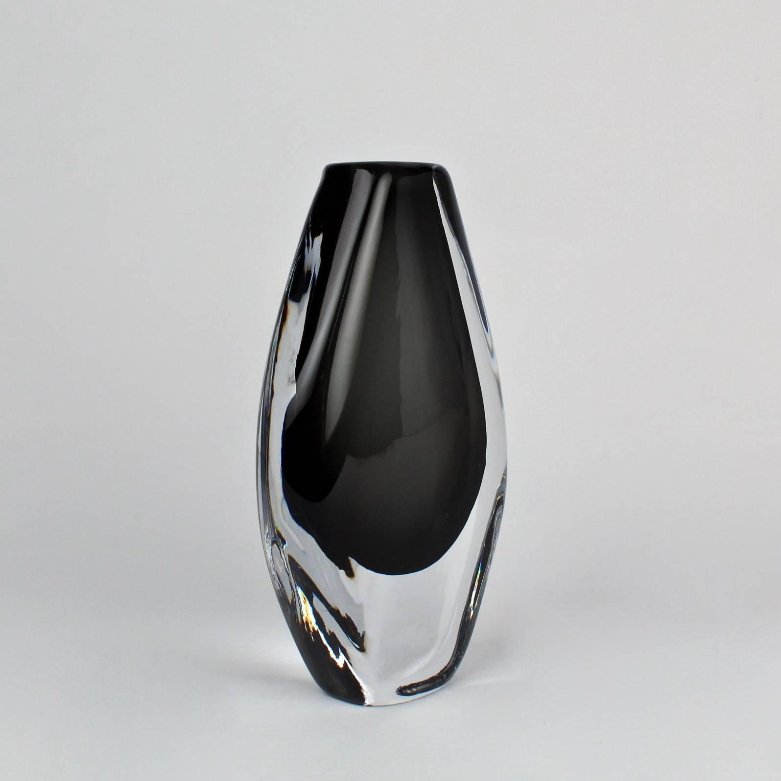 A Nils Landberg's teardrop form grey Sommerso glass vase. Good color. Good form.

Base etched Orrefor / CV / 3595-128.

Height: circa 8 in.

Items purchased from David Sterner Antiques must delight you. Purchases may be returned for any reason