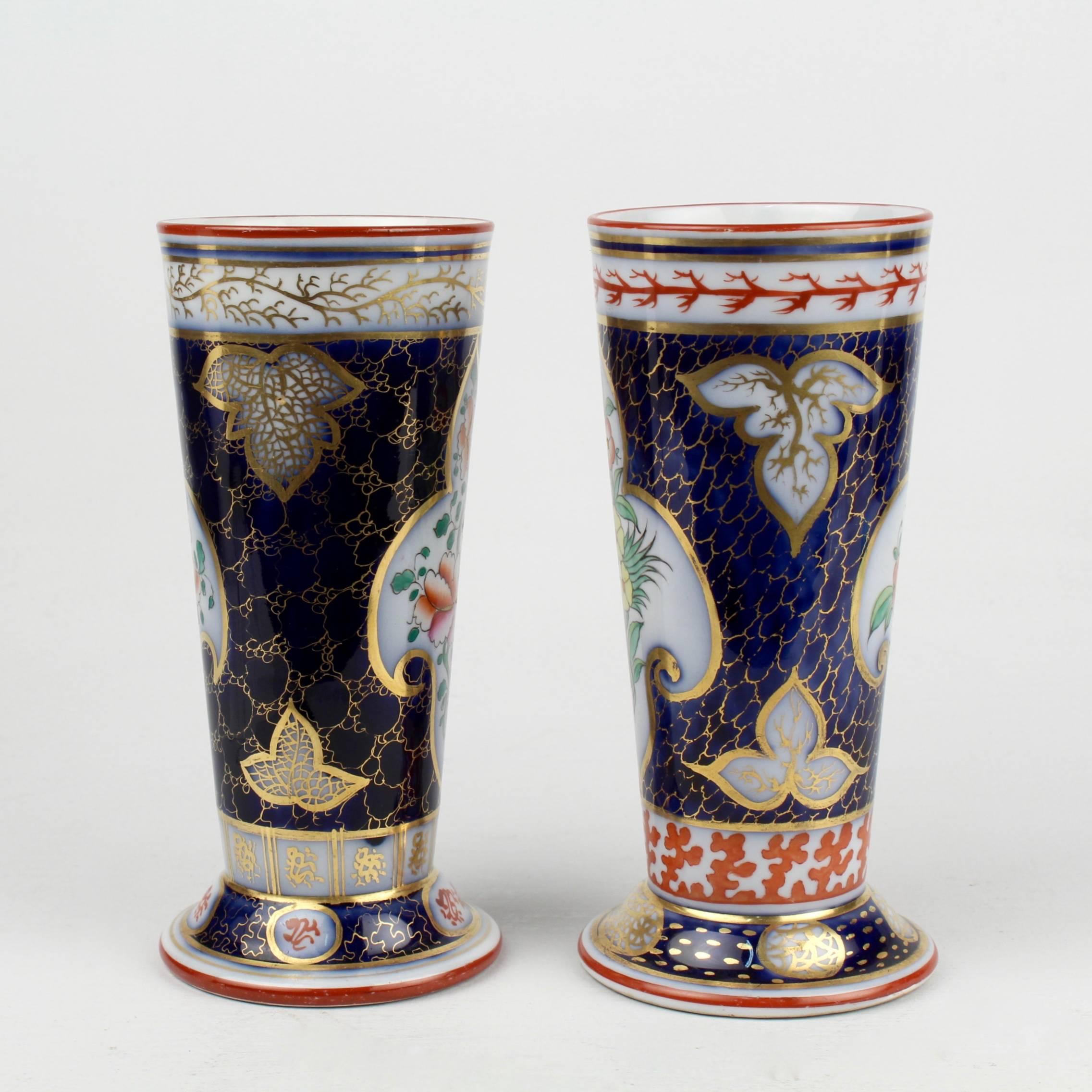 Pair of 19th Century English Aesthetic Movement Flow Blue Ground Vases In Good Condition In Philadelphia, PA