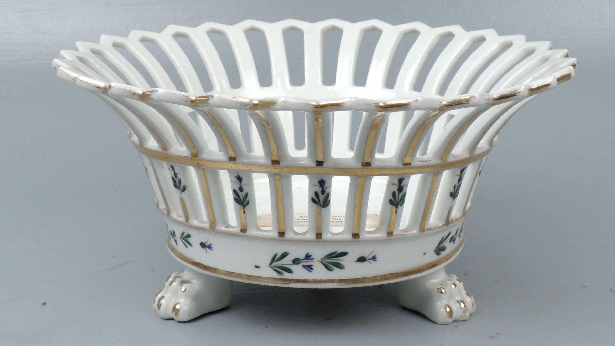 American Classical Rare Pair of Tucker & Hemphill American Porcelain Reticulated Fruit Baskets