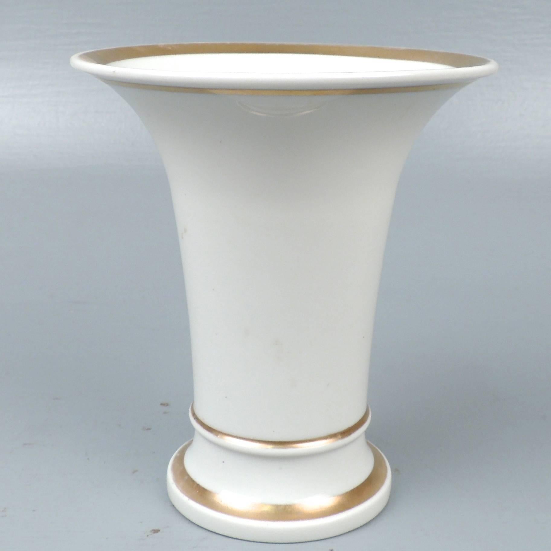 American Classical Rare 19th Century Tucker and Hemphill American Porcelain Trumpet Vase, 1830s For Sale
