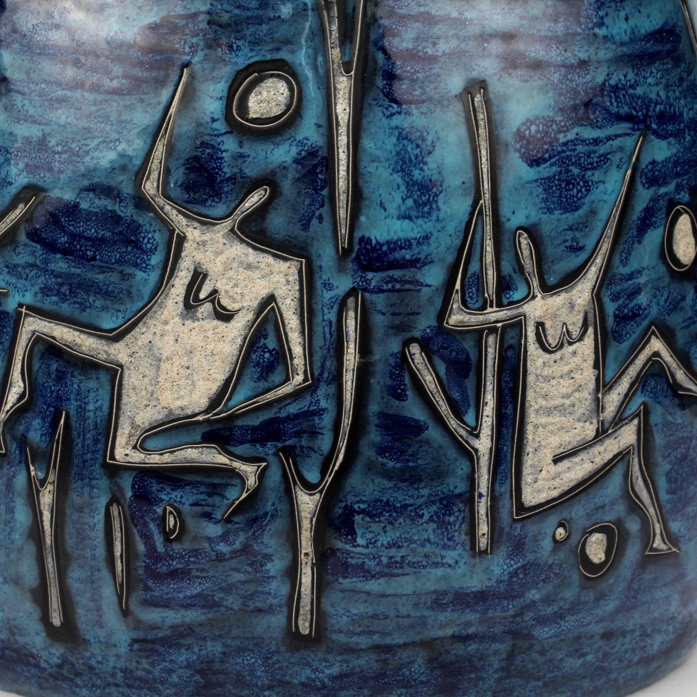 20ième siècle Vase italien de poterie moderne du milieu du siècle dernier de Gianni Tosin lave et glaçure bleue en vente
